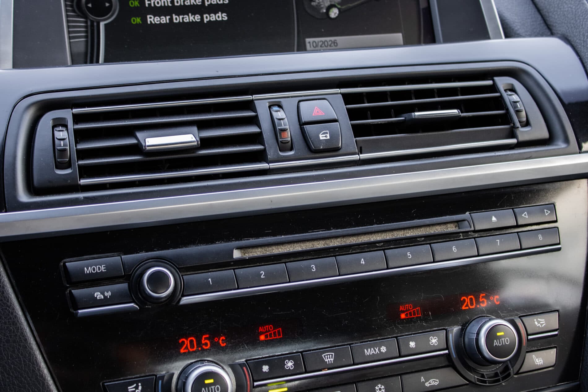 2011 BMW 640i, biela kabriolet, 177 355 km