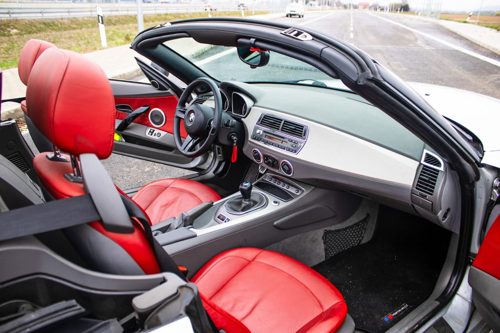 2003 BMW Z4, strieborná kabriolet, 158 040 km