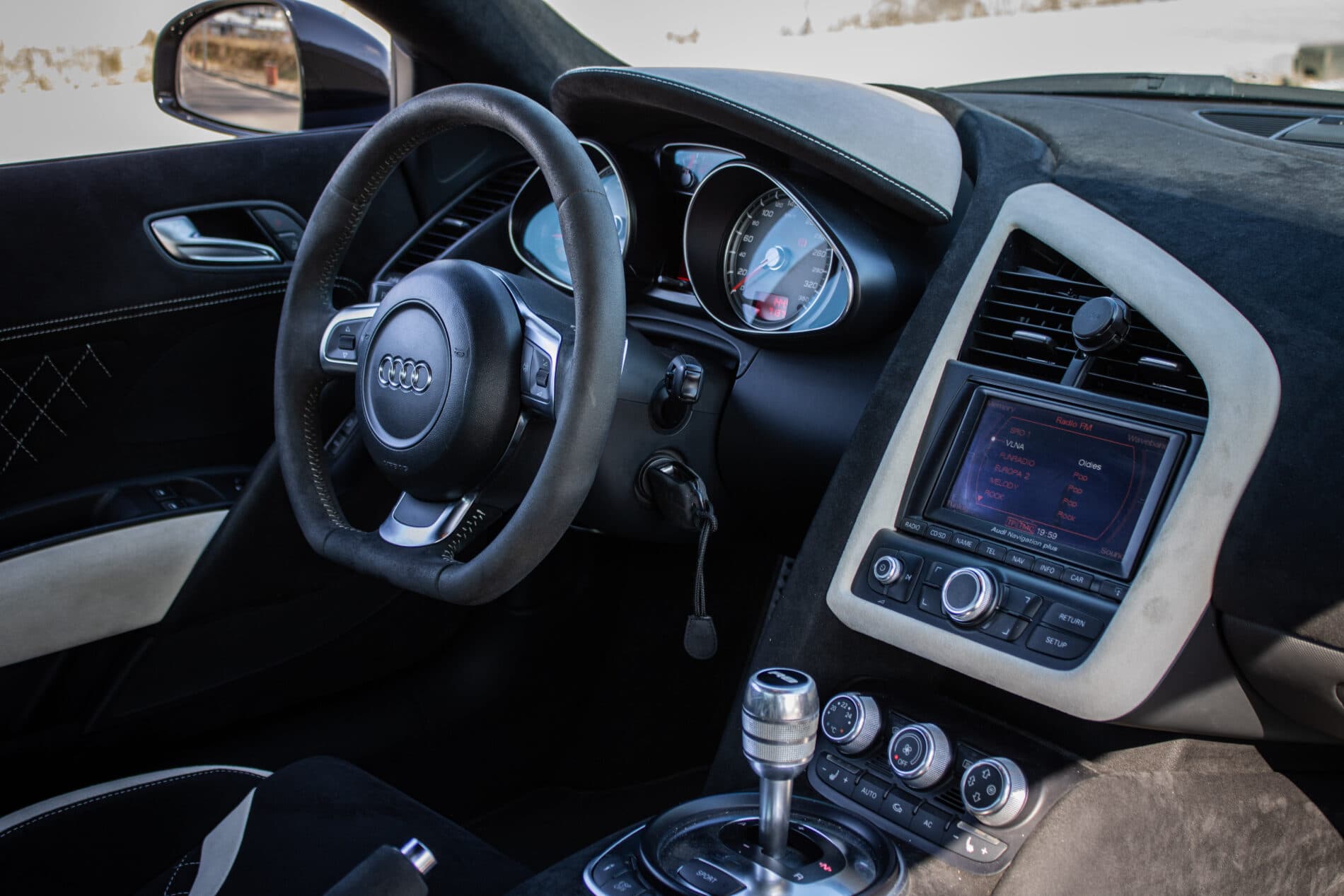 2007 AUDI R8, sivá kupé, 71 374 km