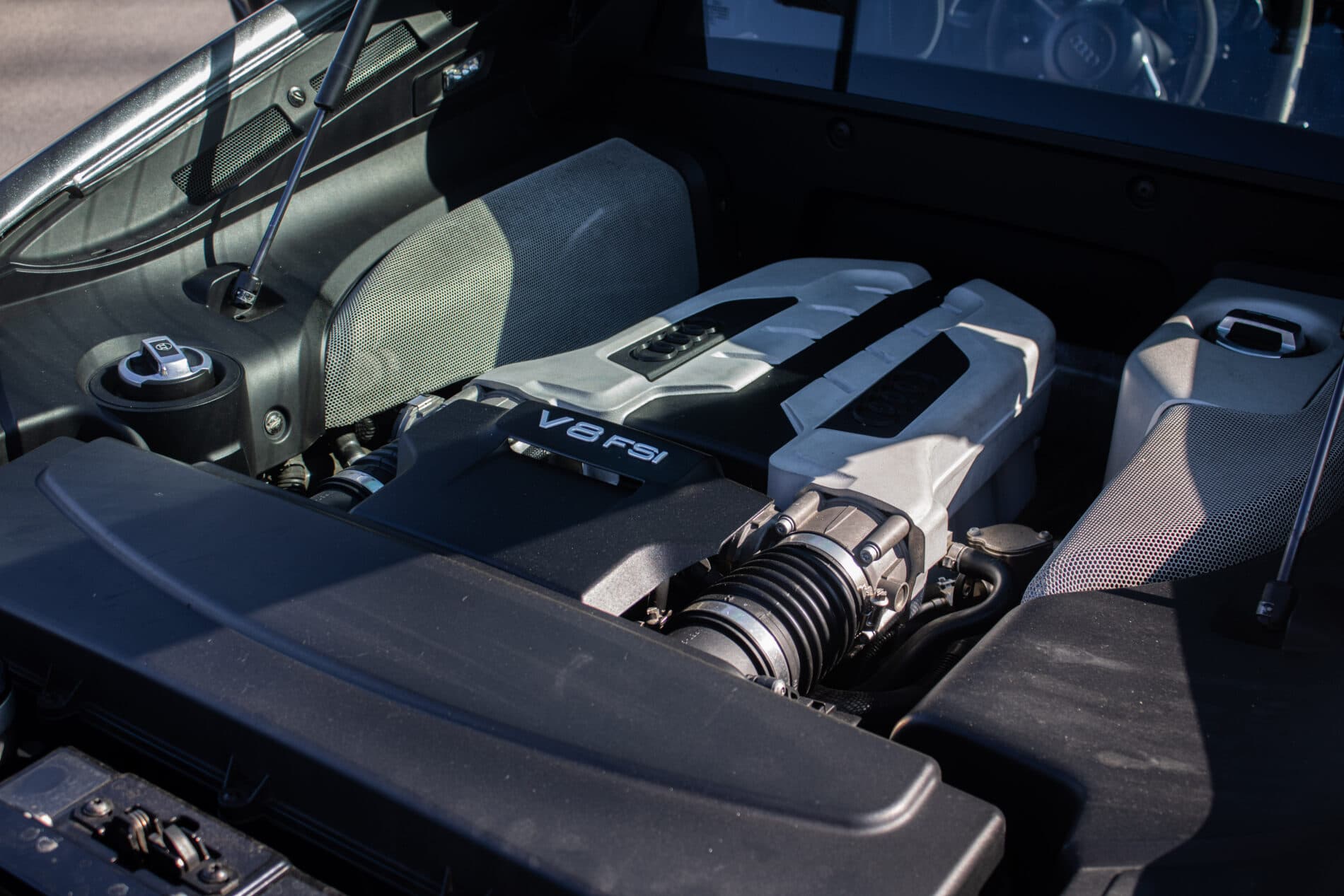 2007 AUDI R8, sivá kupé, 71 374 km