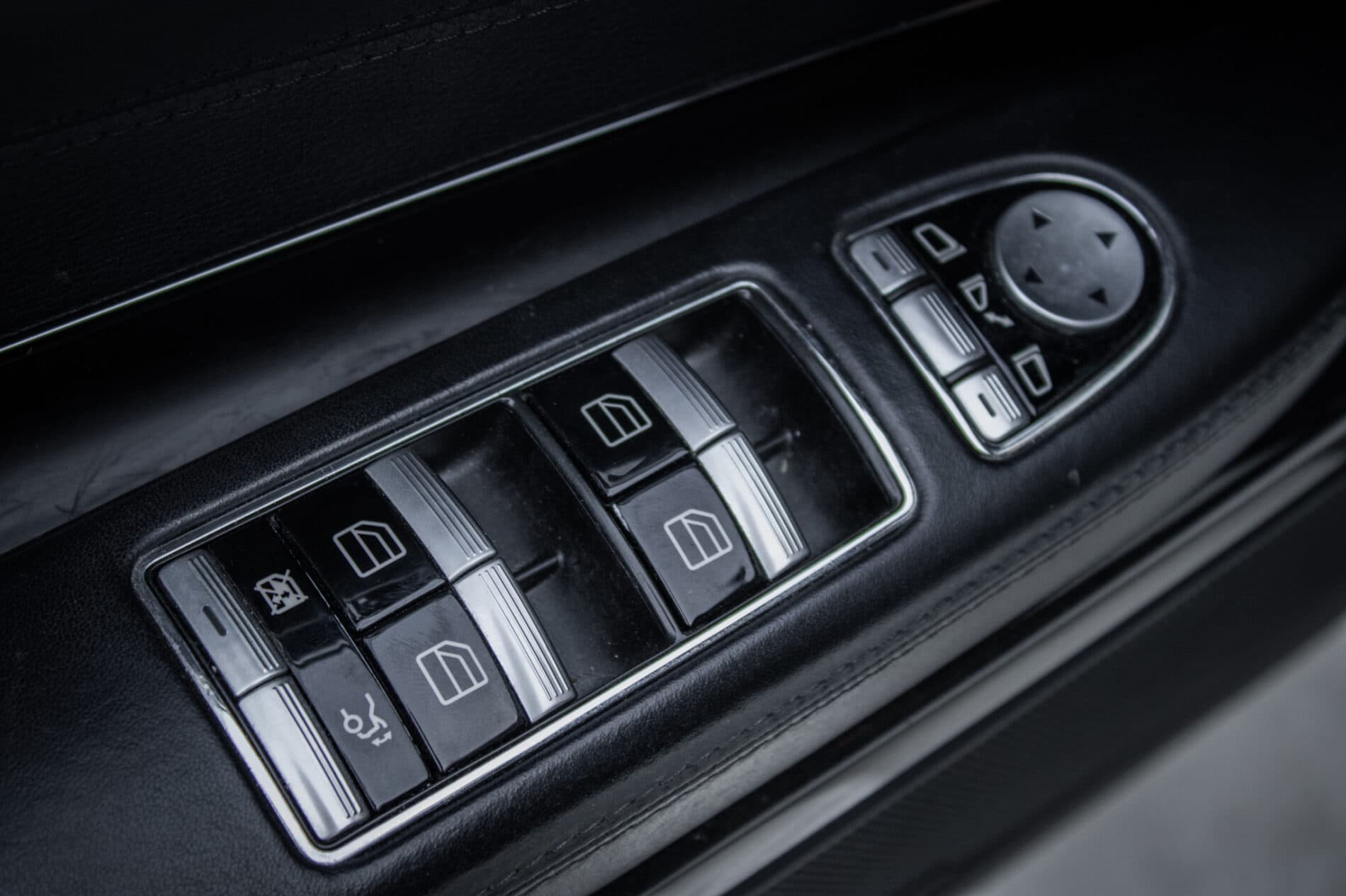 2011 Mercedes-Benz CL 500, biela kupé, 217 725 km