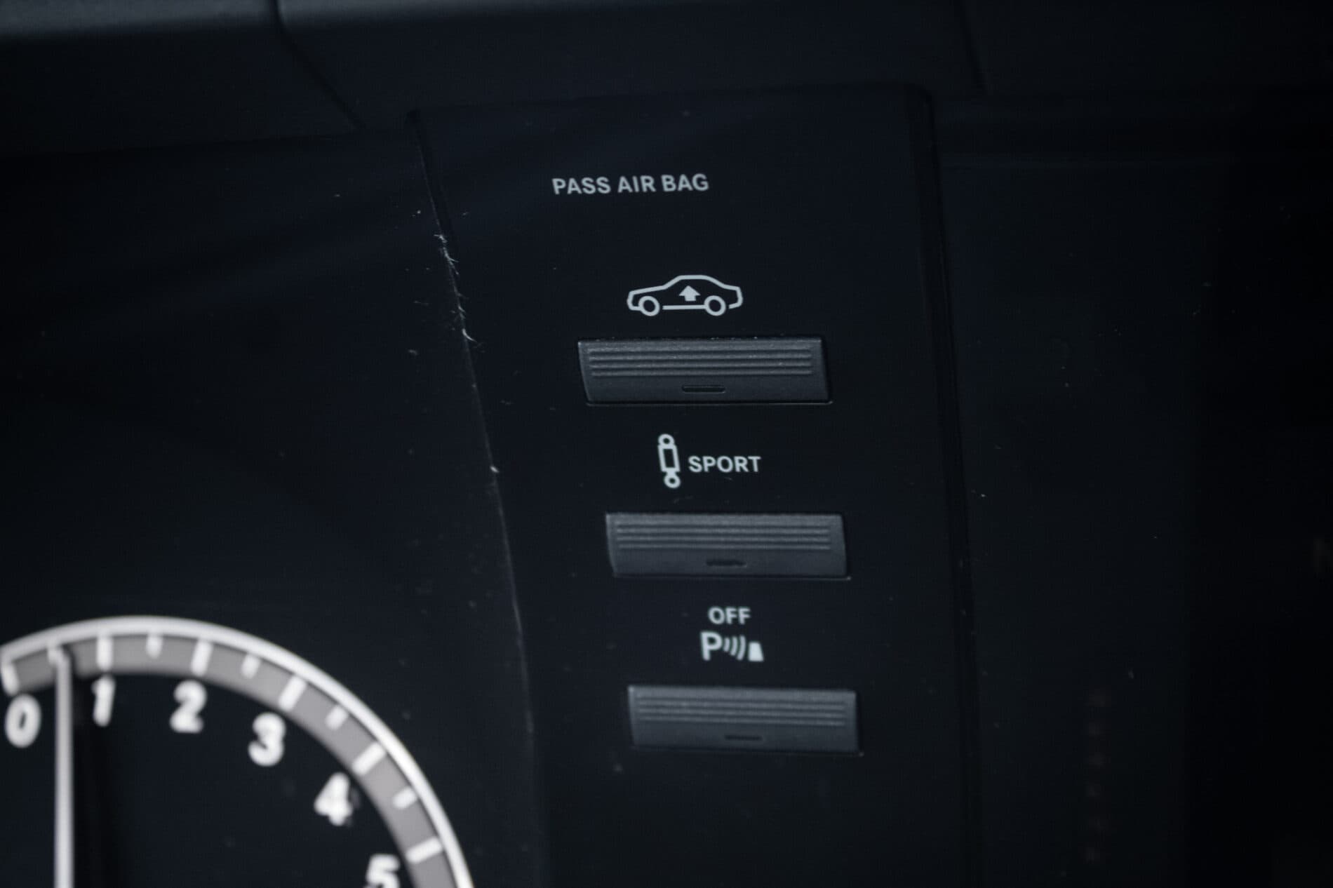 2011 Mercedes-Benz CL 500, biela kupé, 217 725 km