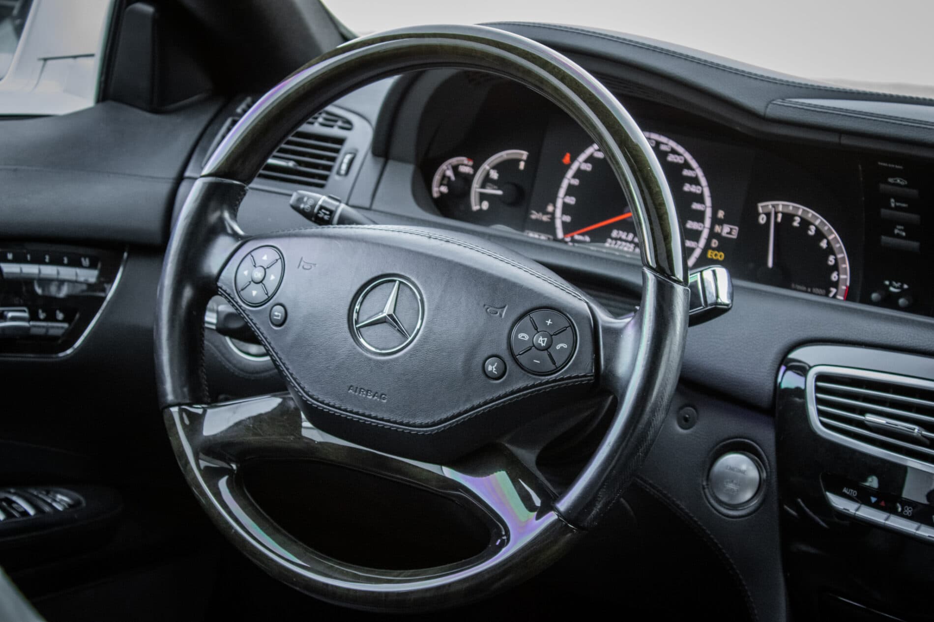 2011 Mercedes-Benz CL 500, biela kupé, 217 725 km
