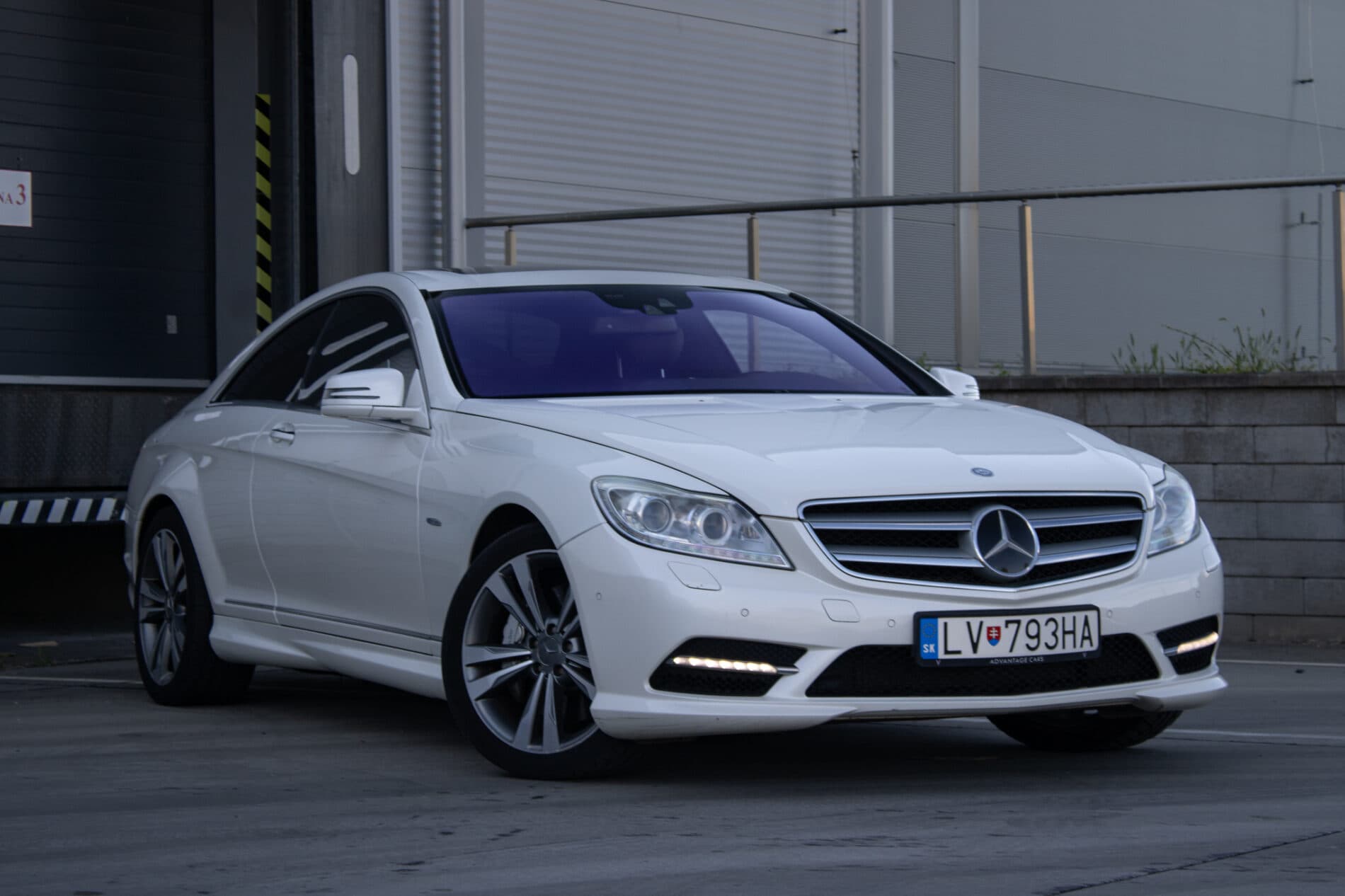 2011 Mercedes-Benz CL 500, biela kupé, 217 725 km