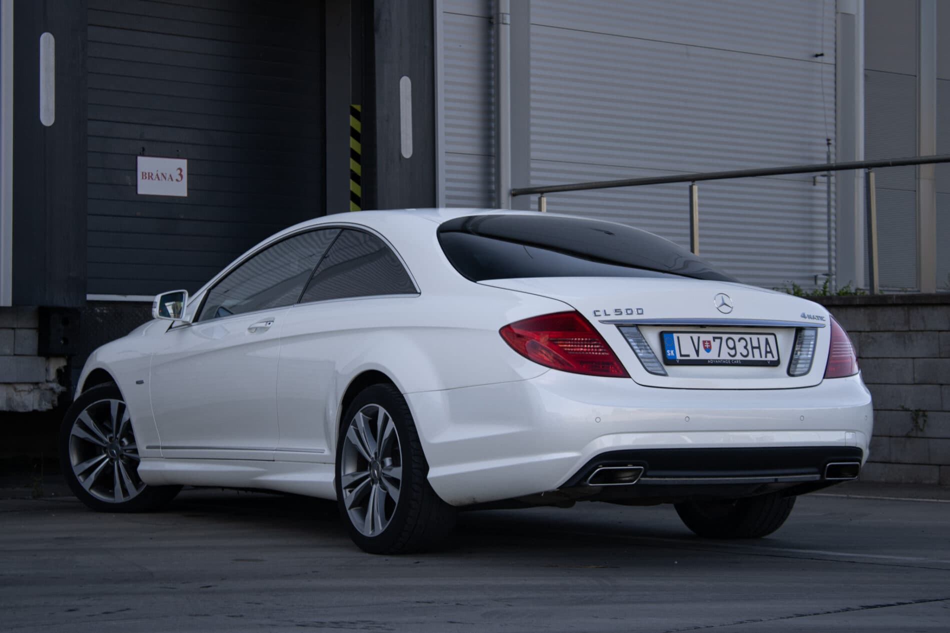 2011 Mercedes-Benz CL 500, biela kupé, 217 725 km