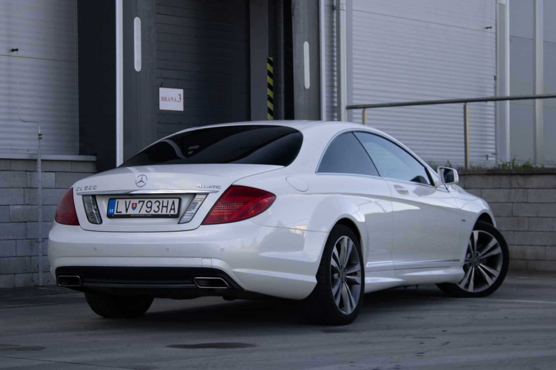 2011 Mercedes-Benz CL 500, biela kupé, 217 725 km