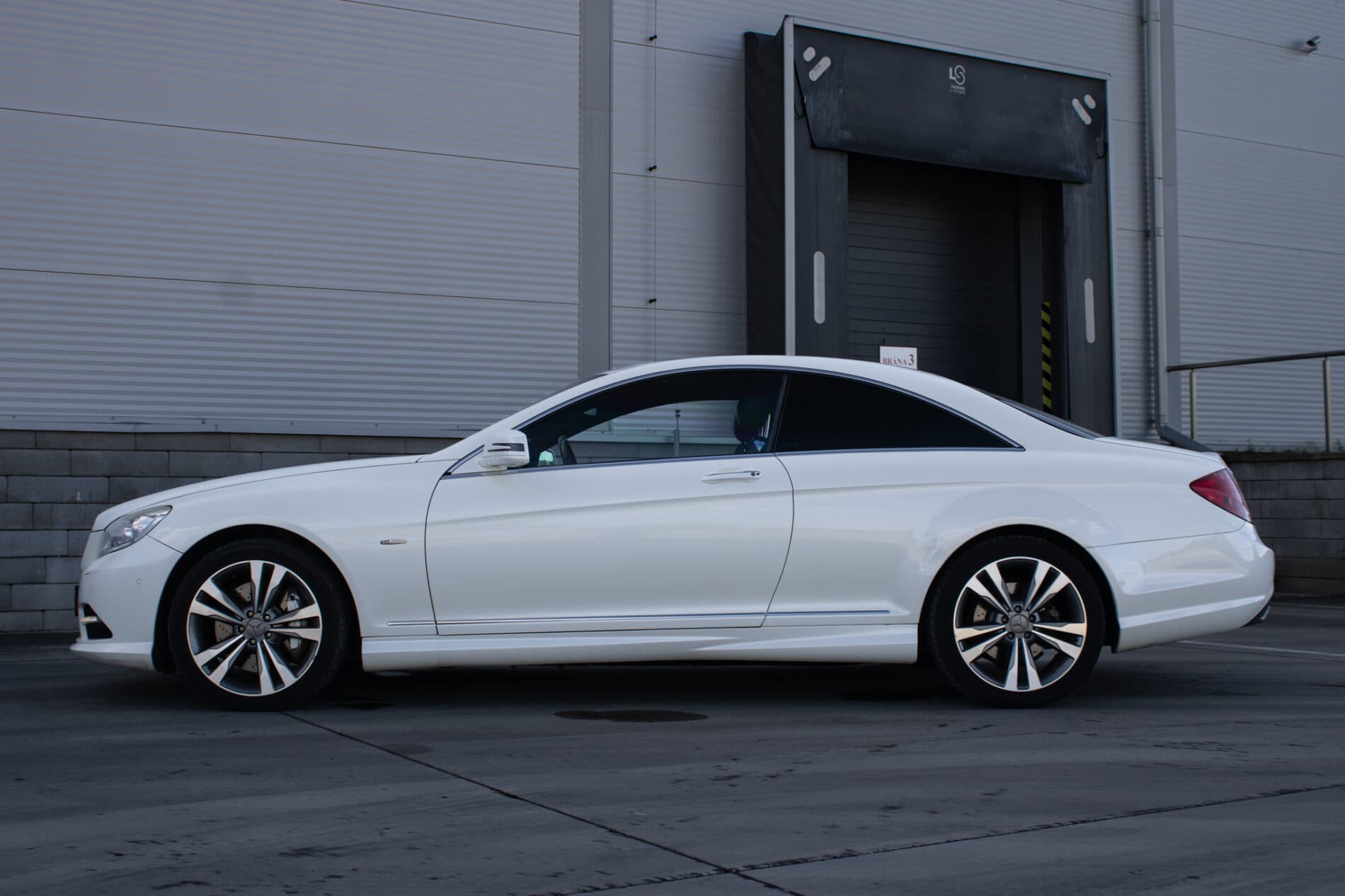 2011 Mercedes-Benz CL 500, biela kupé, 217 725 km