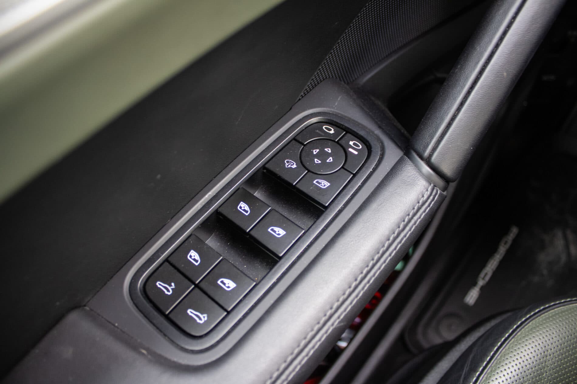 2023 Porsche Cayenne S, čierna suv, 37 493 km