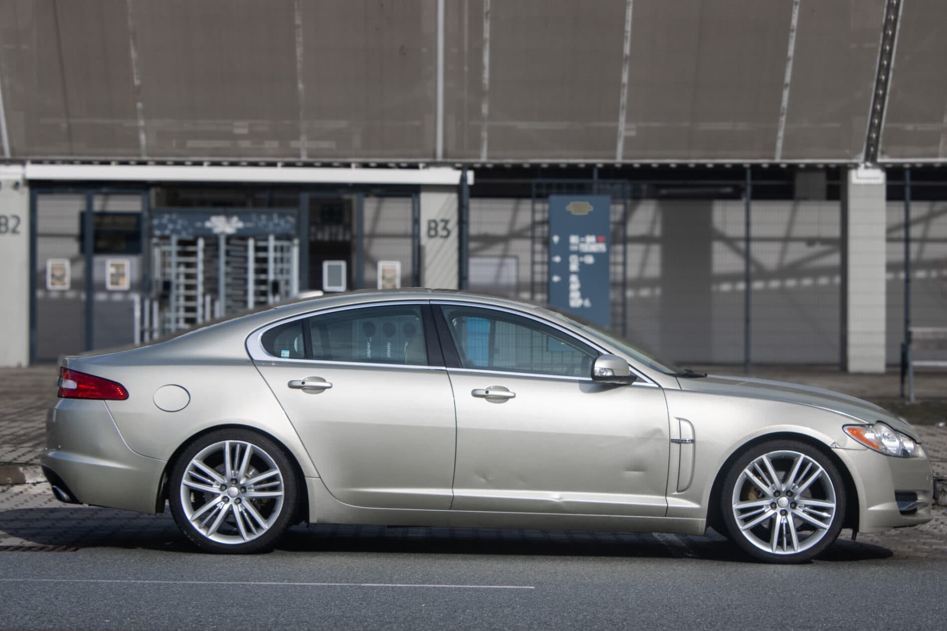 2008 Jaguar XF, zlatá sedan, 288 669 km