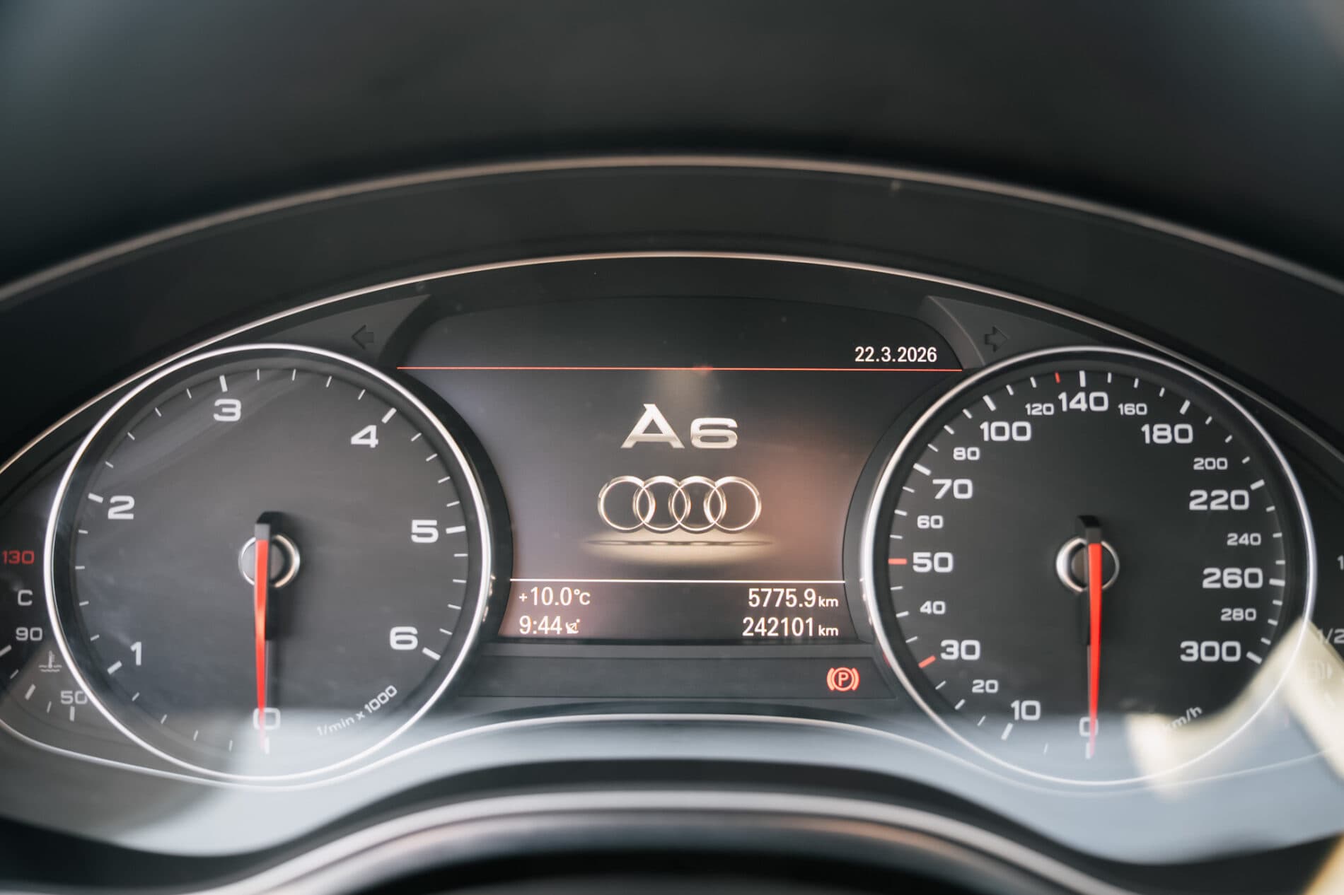 2012 AUDI A6, hnedá kombi, 242 101 km