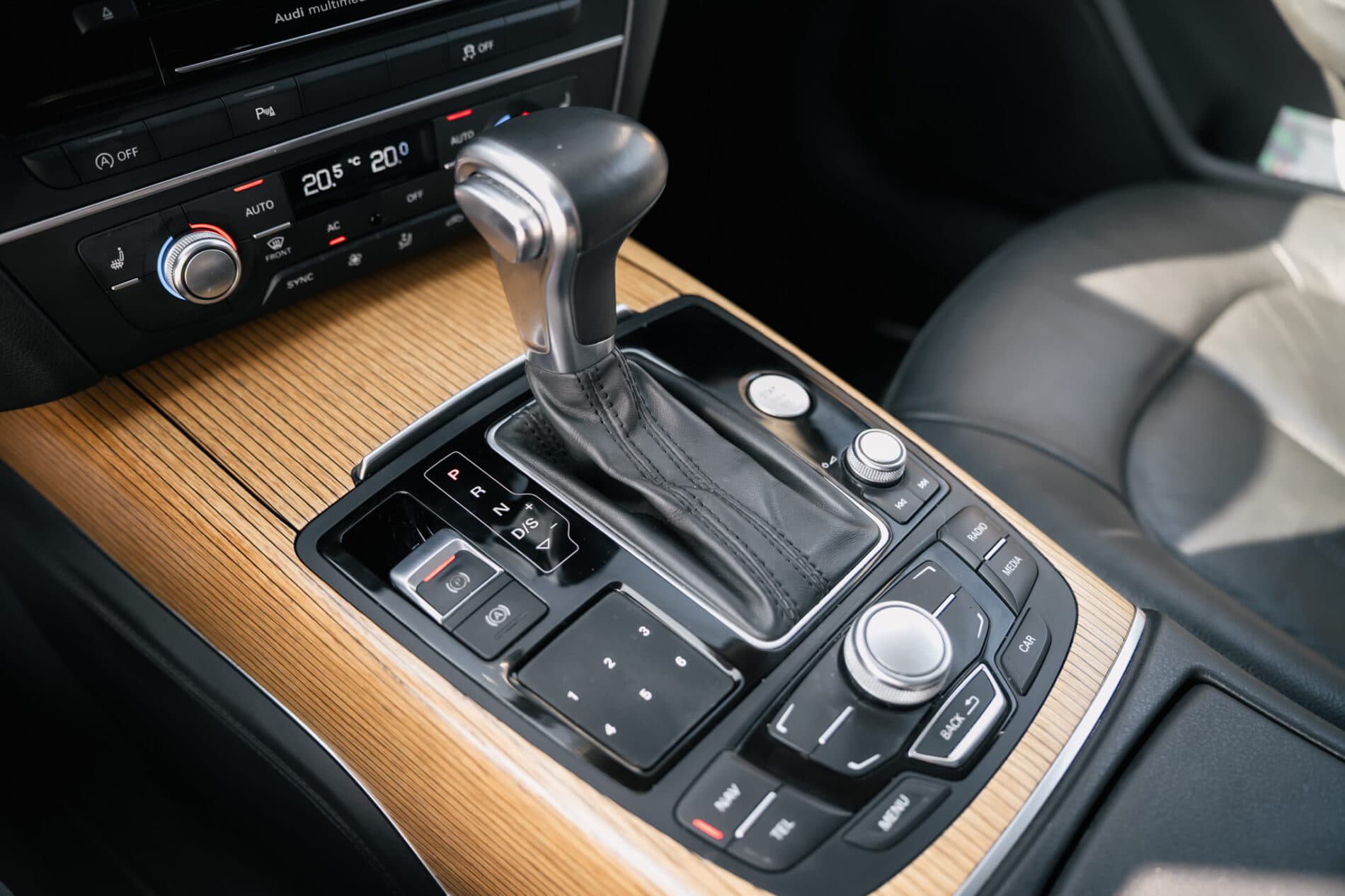 2012 AUDI A6, hnedá kombi, 242 101 km