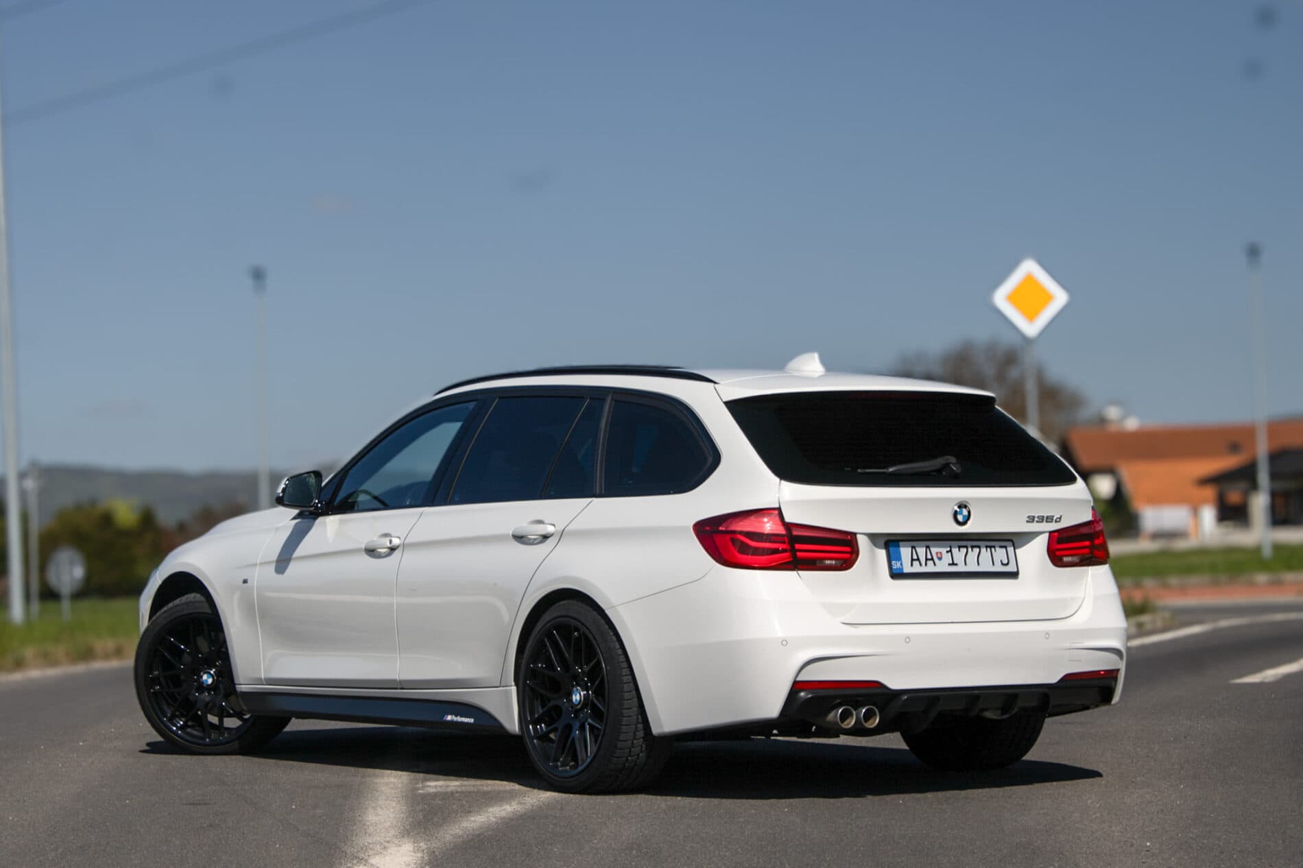 2017 BMW 335d, biela kombi, 150 450 km