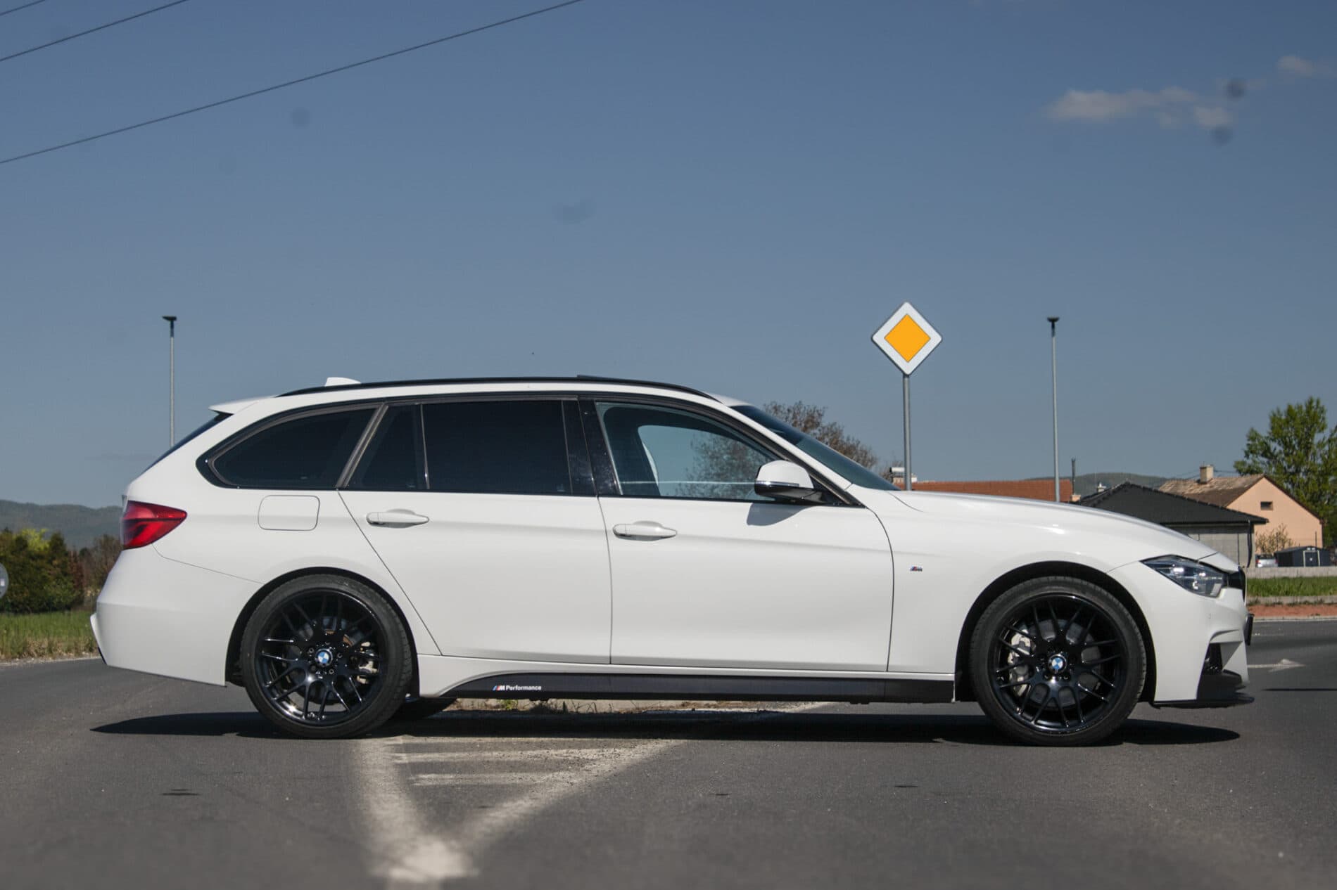 2017 BMW 335d, biela kombi, 150 450 km