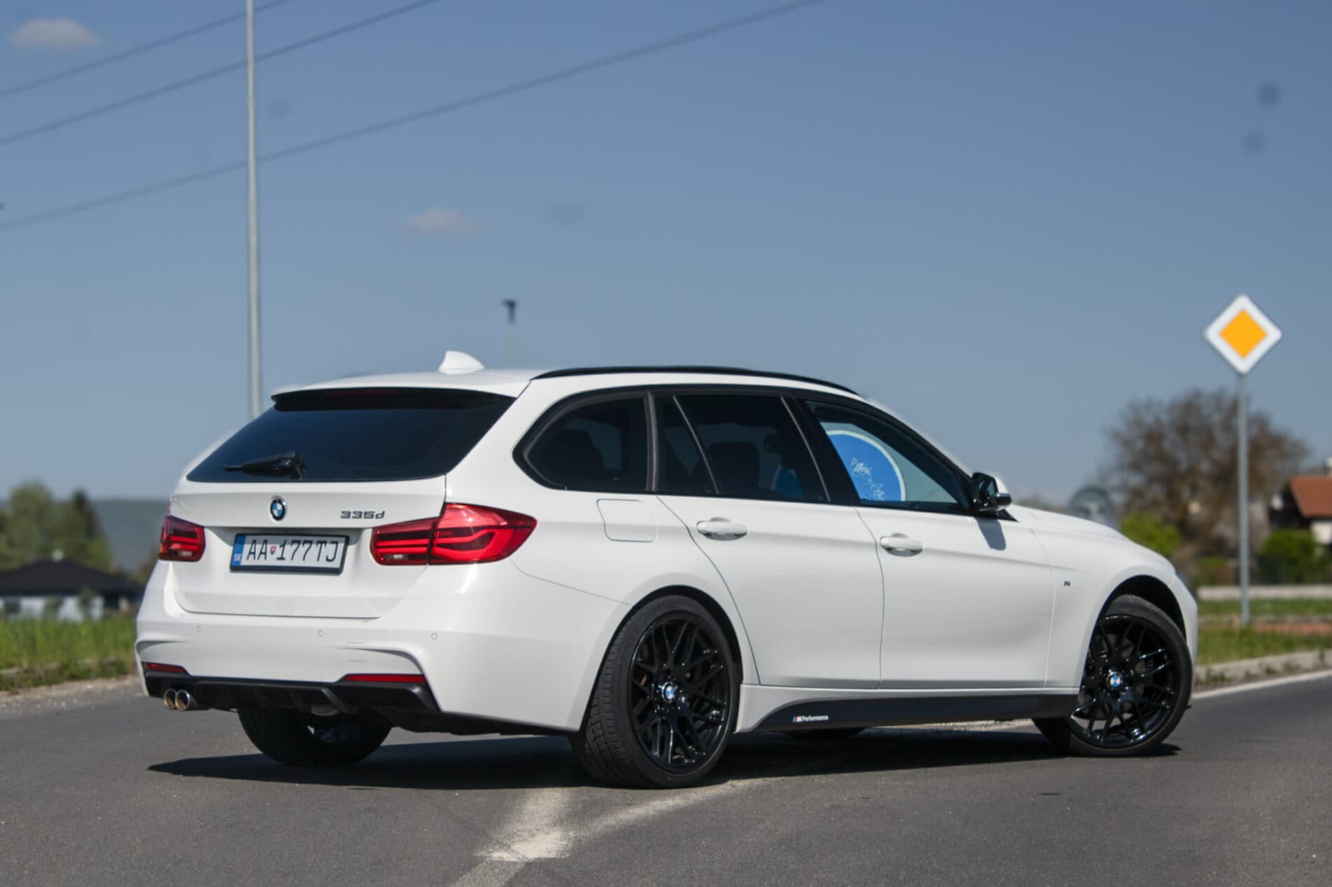 2017 BMW 335d, biela kombi, 150 450 km