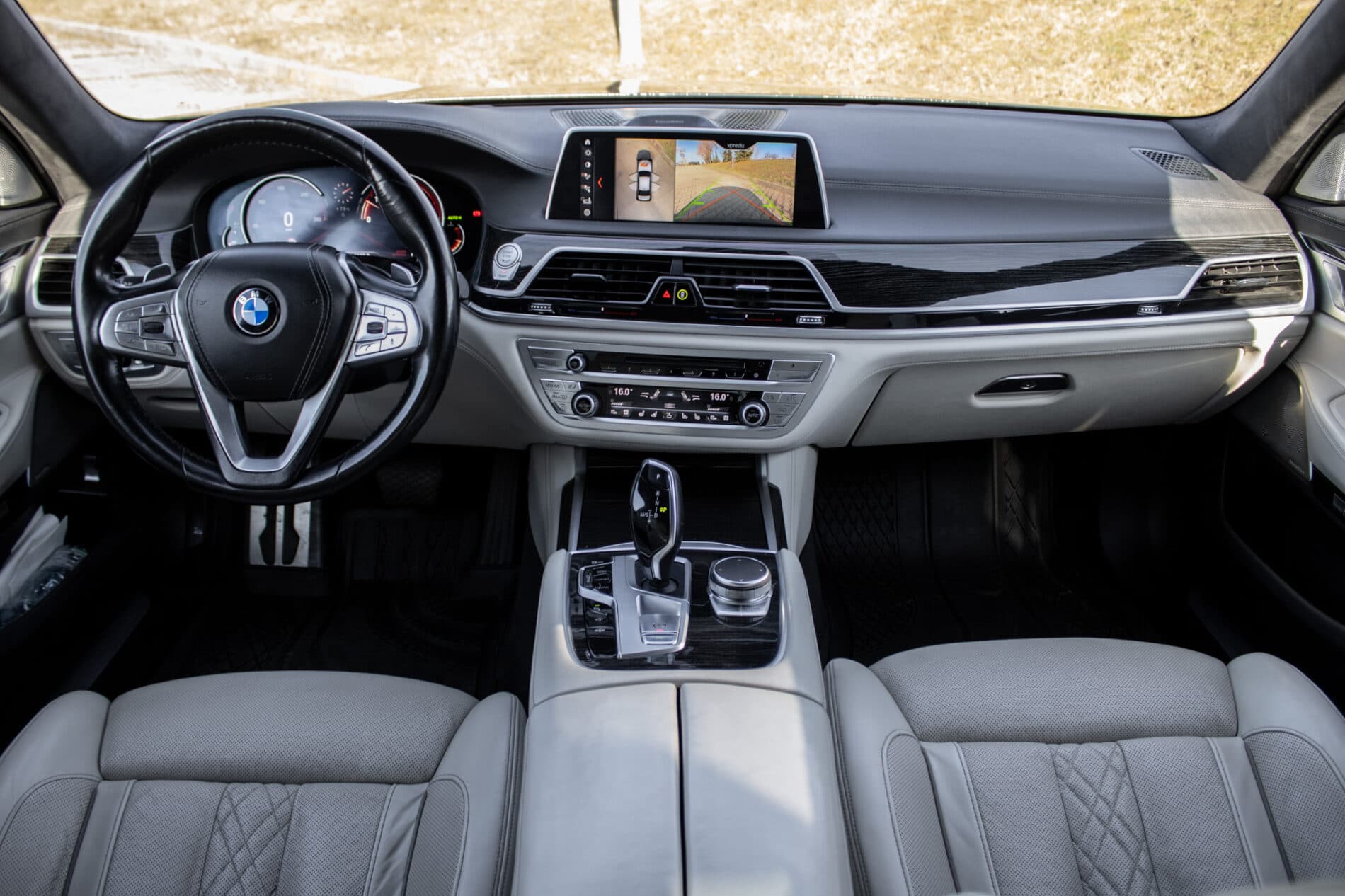 2017 BMW 740d, čierna sedan, 137 000 km