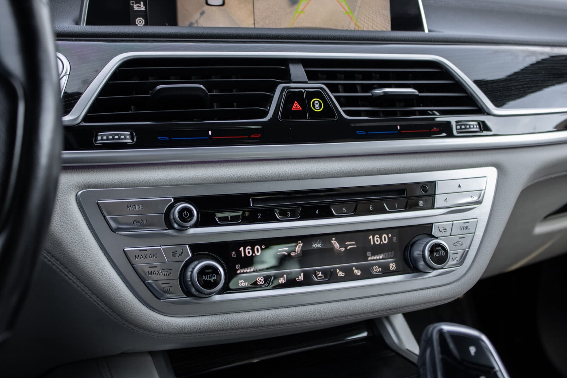 2017 BMW 740d, čierna sedan, 137 000 km