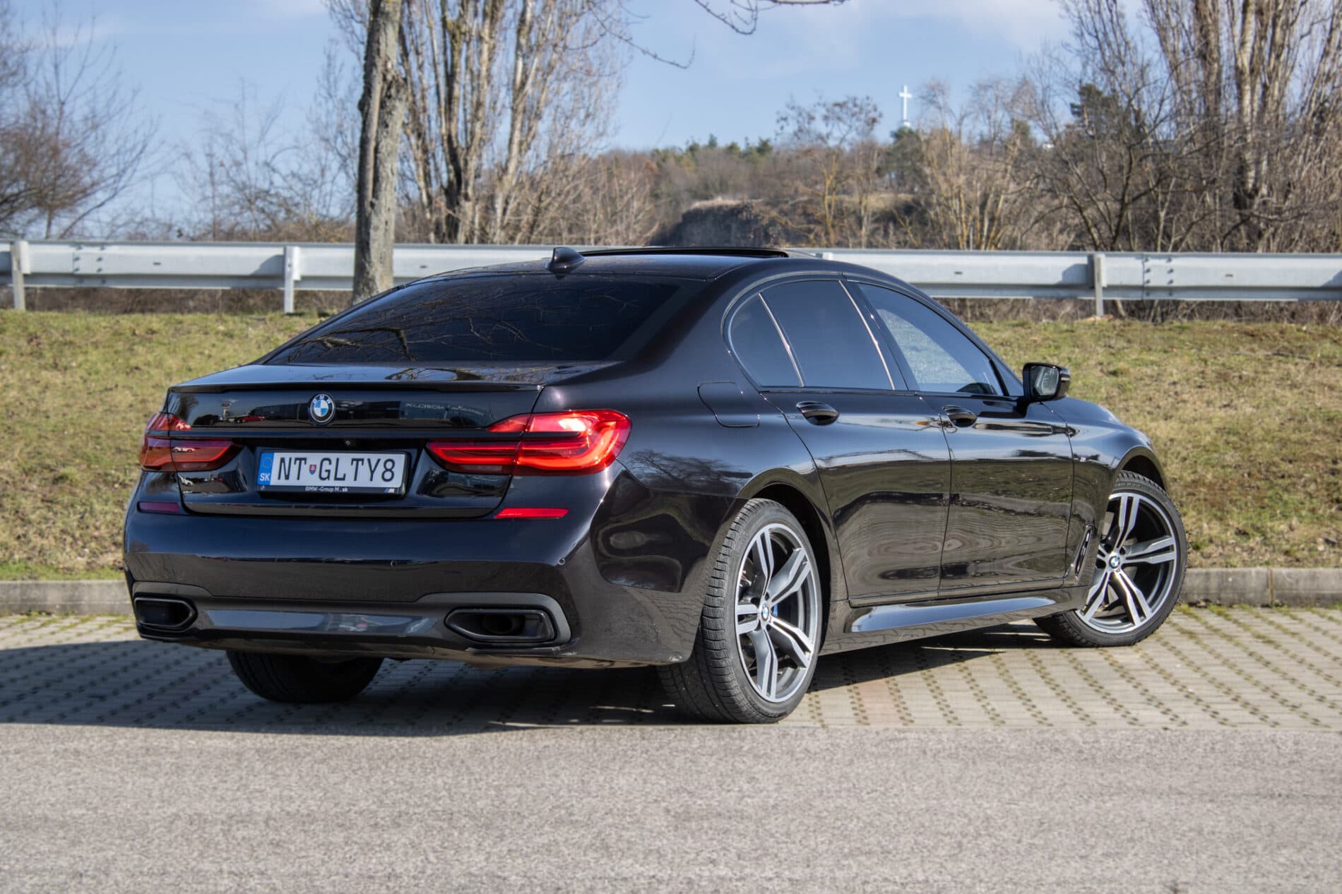 2017 BMW 740d, čierna sedan, 137 000 km