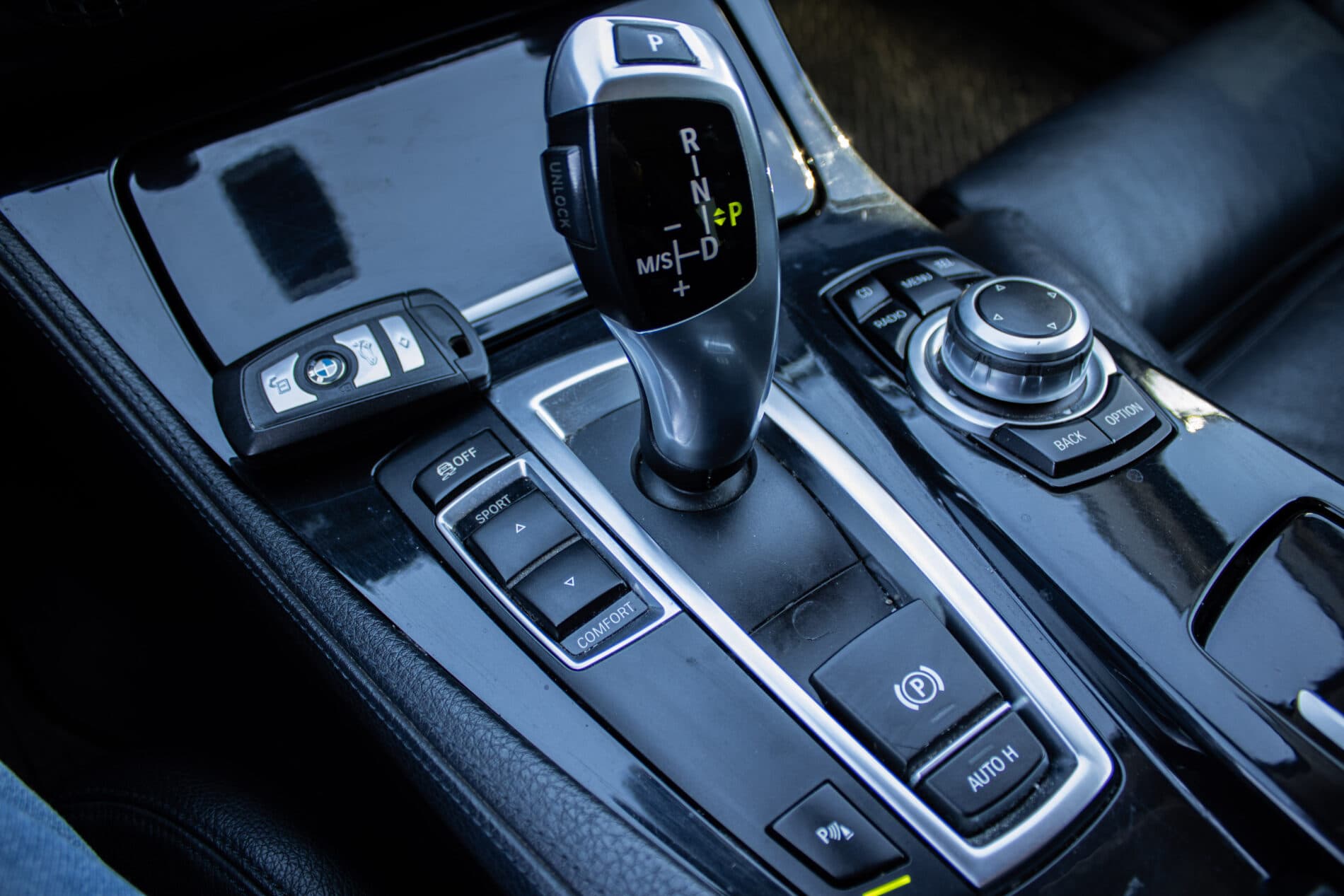 2010 BMW 530d, čierna sedan, 468 596 km