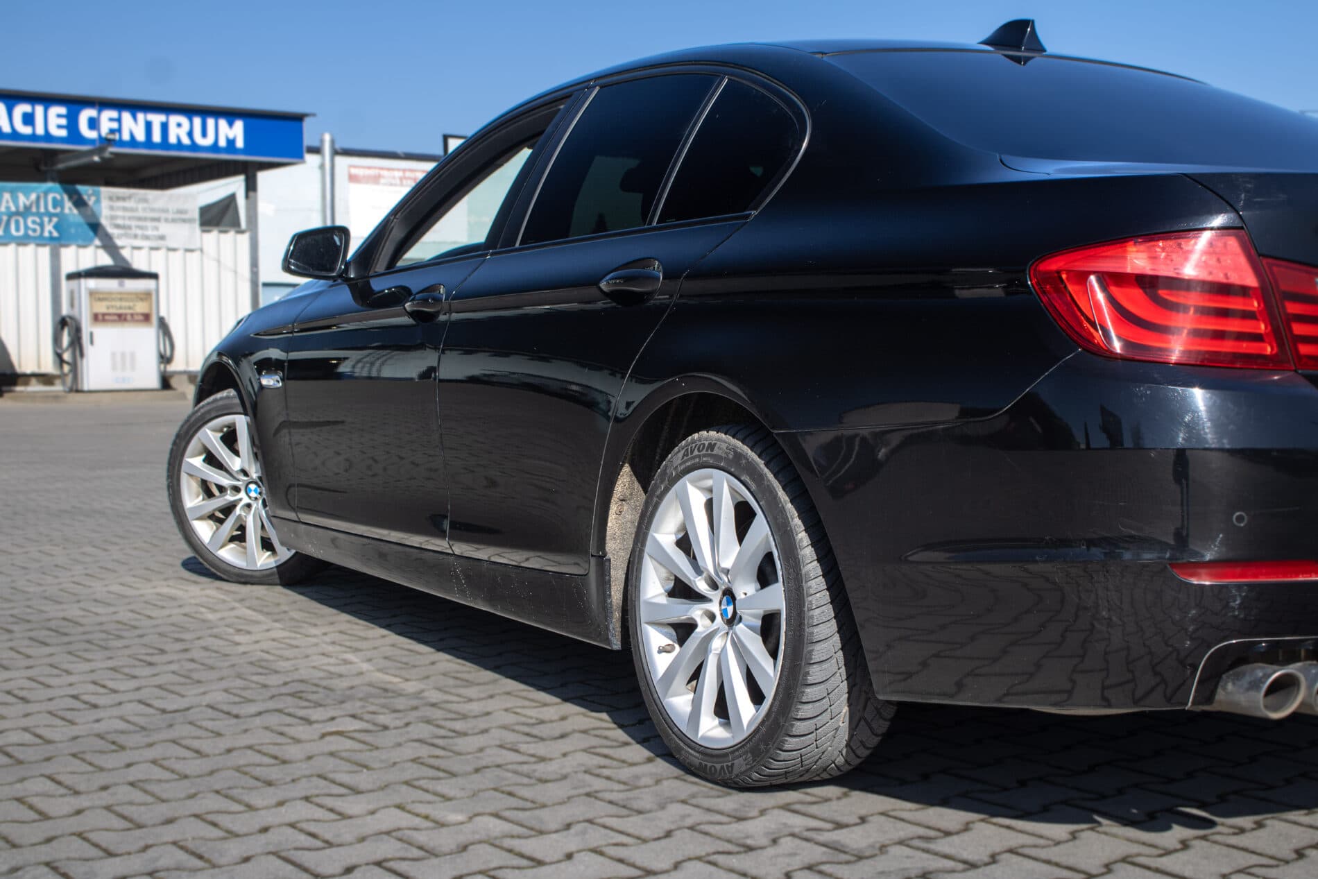 2010 BMW 530d, čierna sedan, 468 596 km