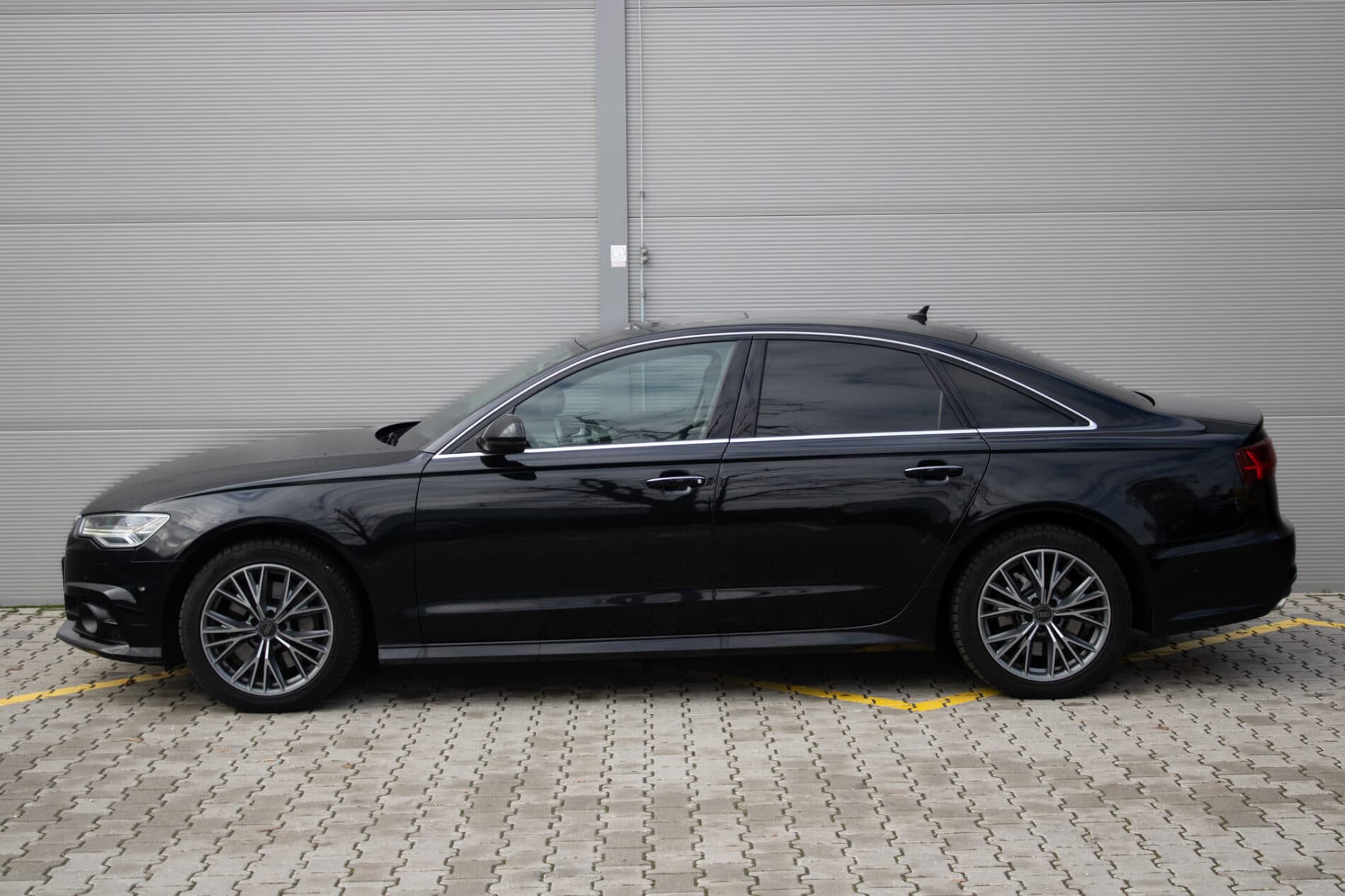 2018 AUDI A6, čierna sedan, 282 345 km