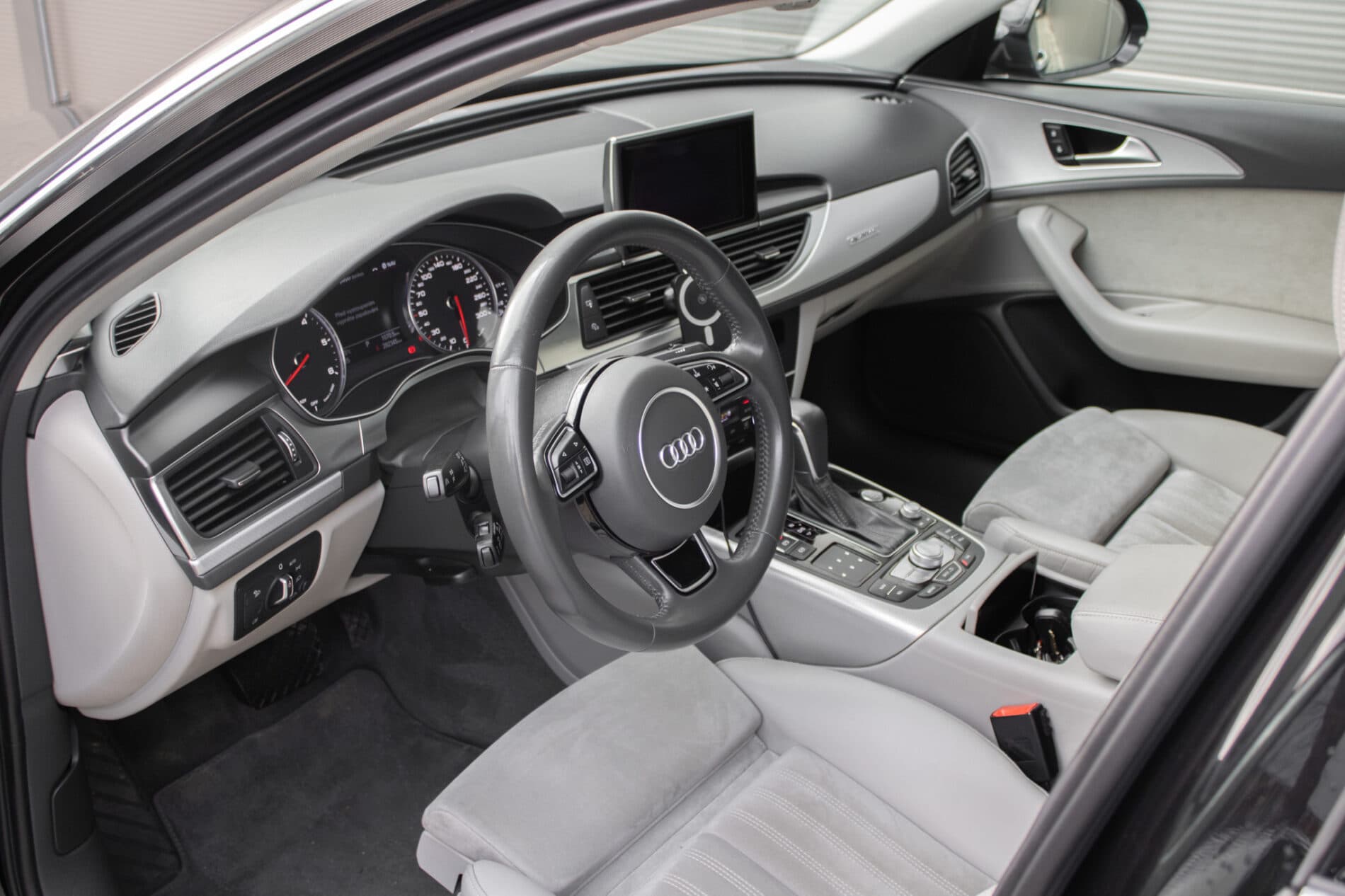 2018 AUDI A6, čierna sedan, 282 345 km