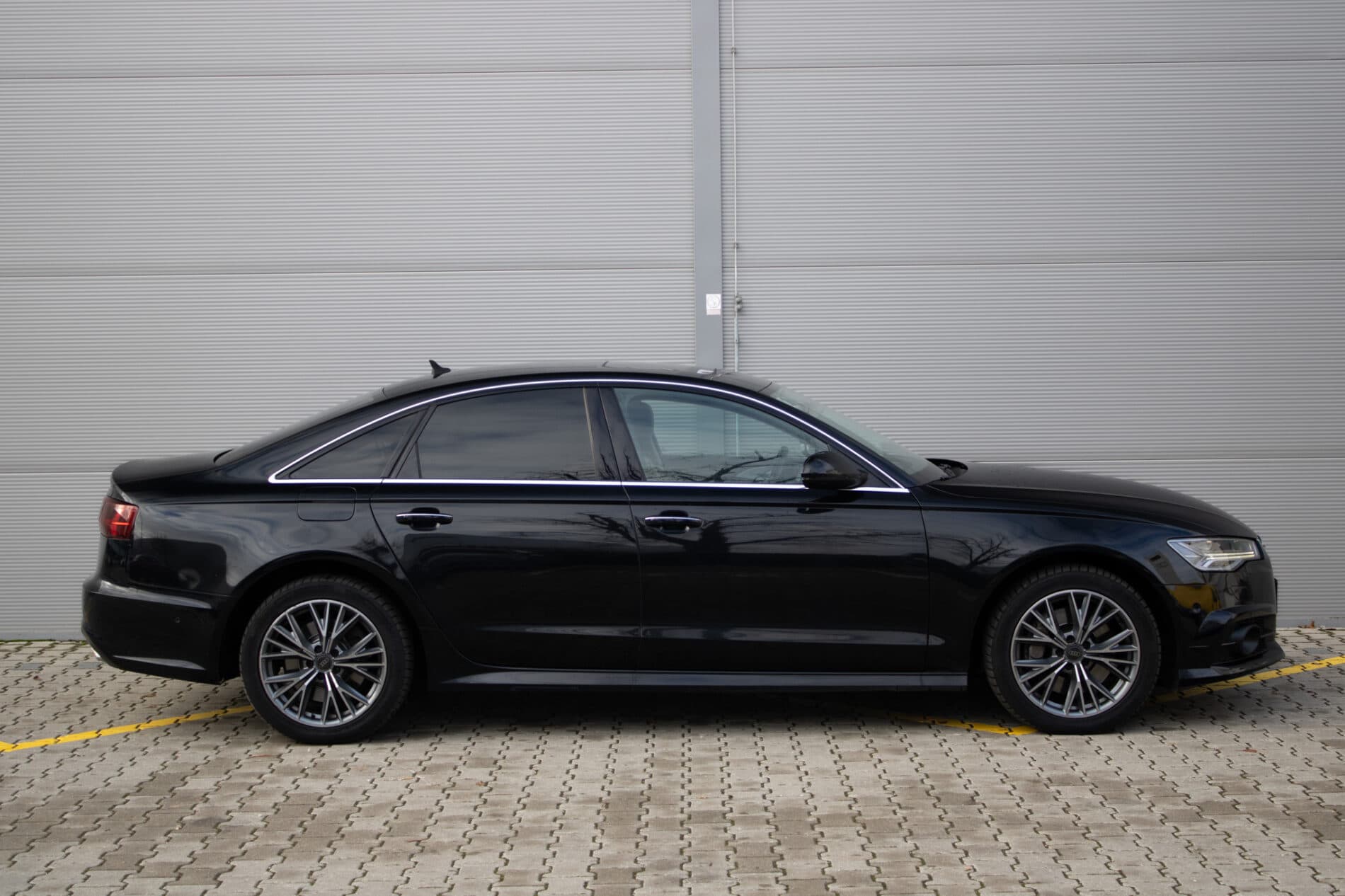 2018 AUDI A6, čierna sedan, 282 345 km