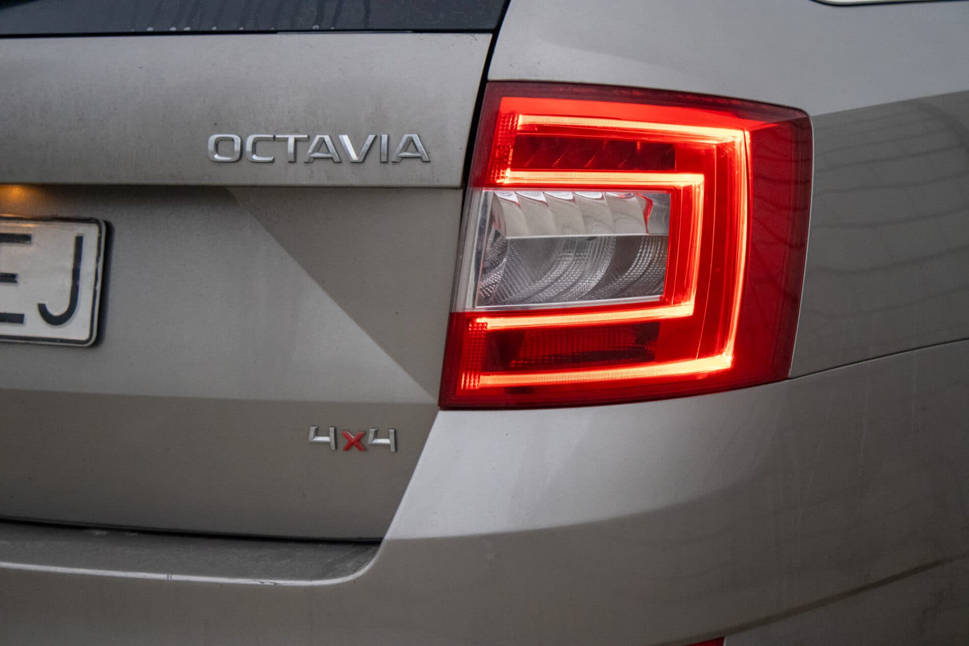 2015 Skoda Octavia RS, hnedá kombi, 205 479 km