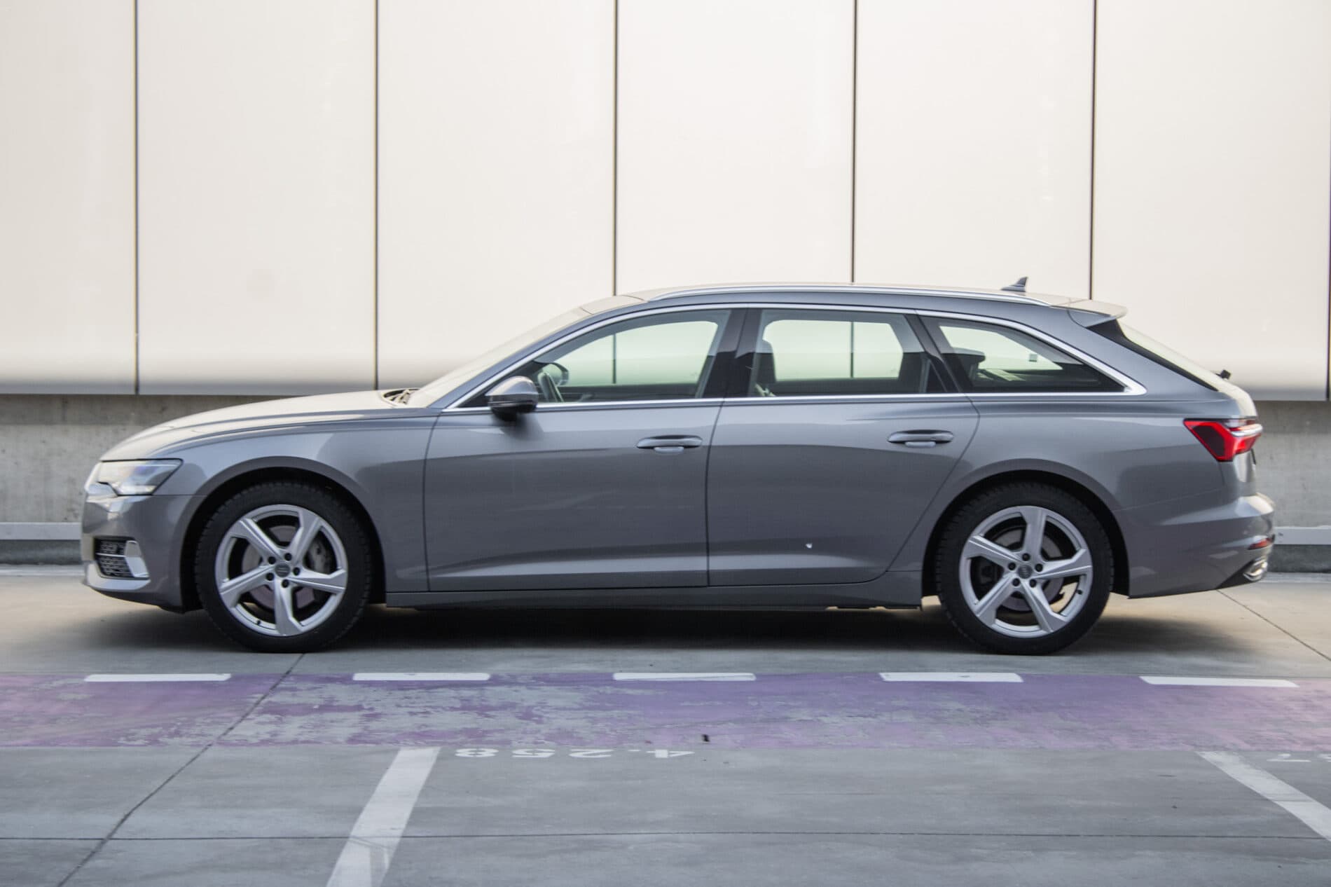 2018 AUDI A6, sivá kombi, 200 246 km