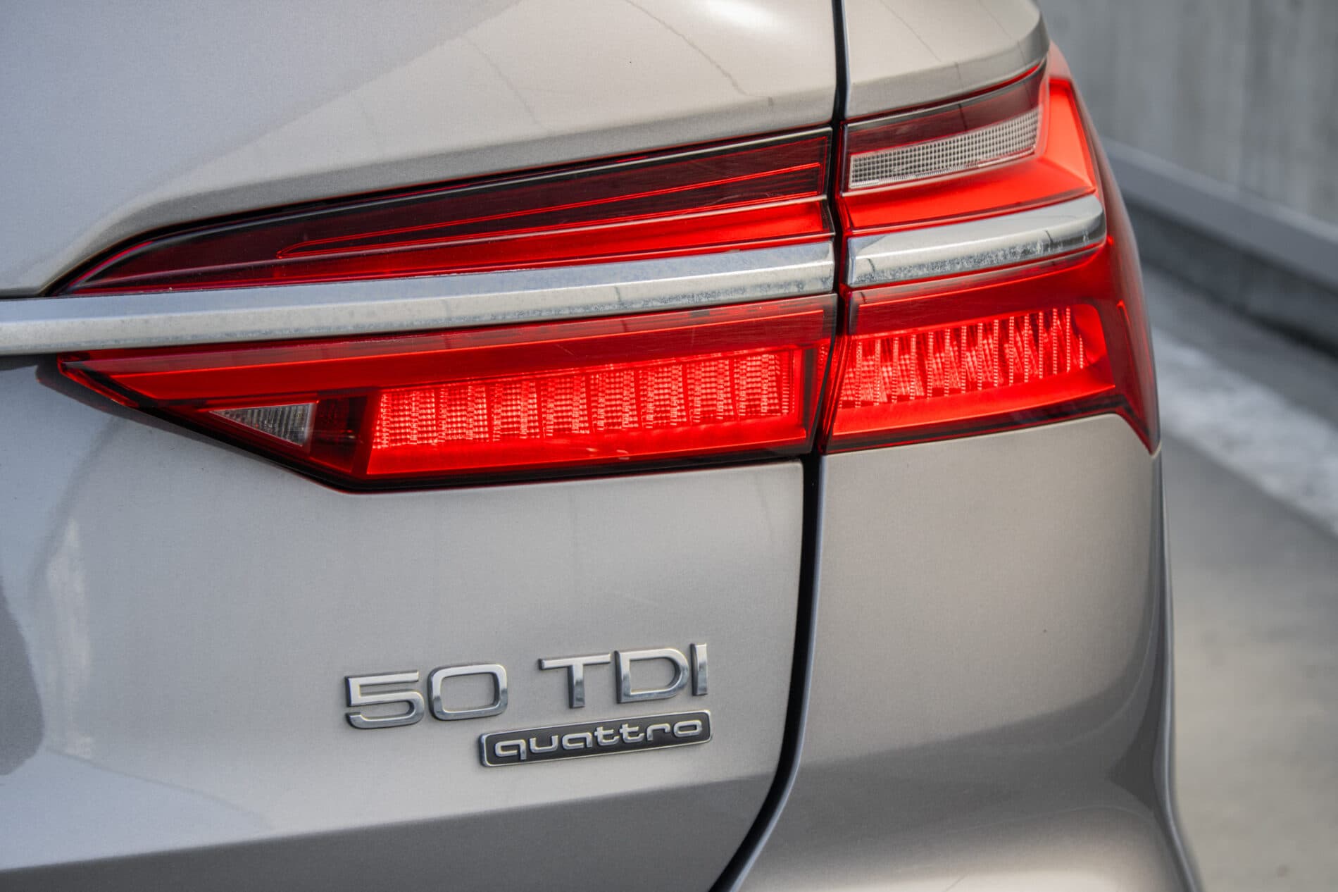 2018 AUDI A6, sivá kombi, 200 246 km