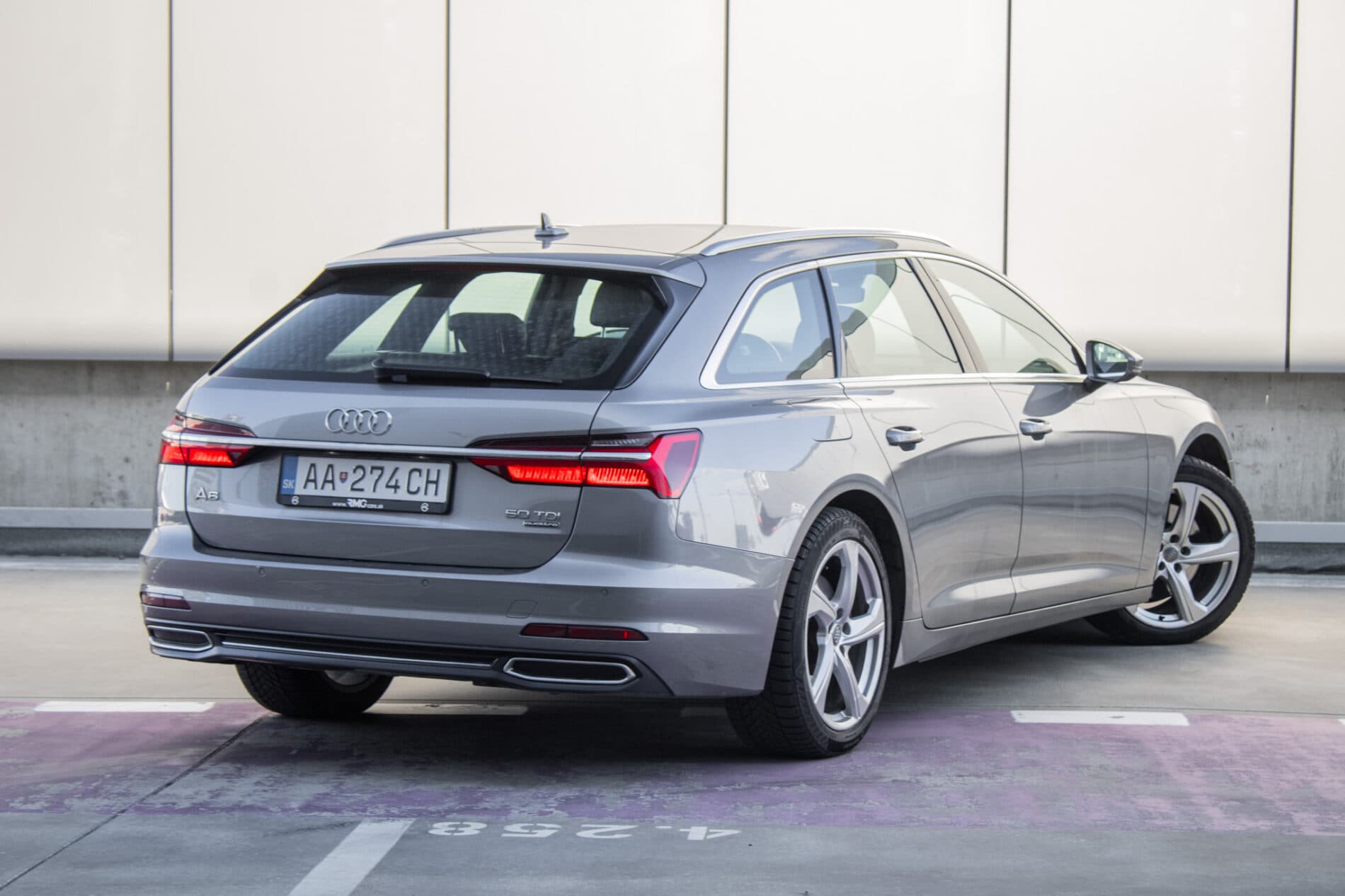 2018 AUDI A6, sivá kombi, 200 246 km