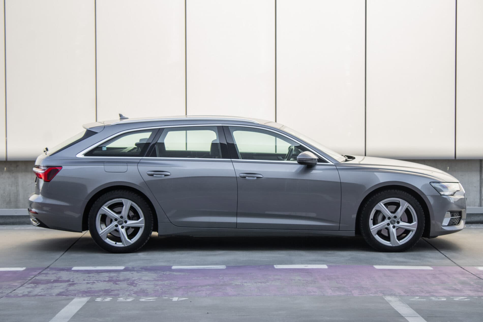 2018 AUDI A6, sivá kombi, 200 246 km