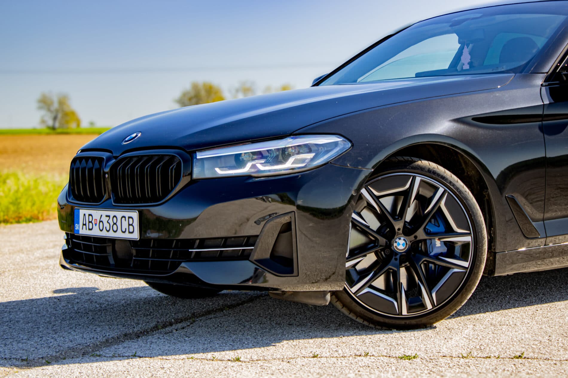 2022 BMW 540d, čierna sedan, 145 997 km