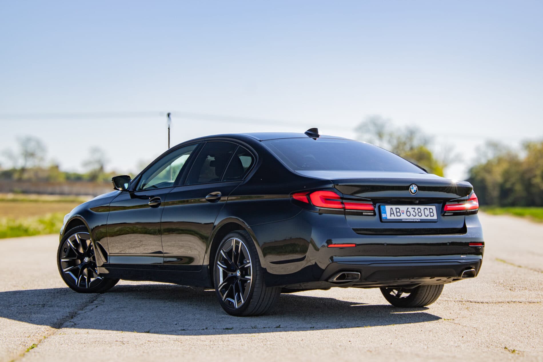 2022 BMW 540d, čierna sedan, 145 997 km