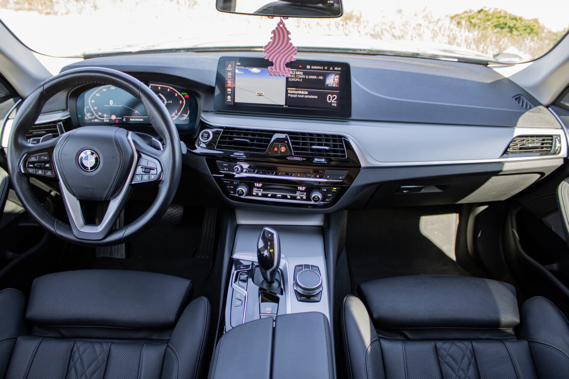 2022 BMW 540d, čierna sedan, 145 997 km