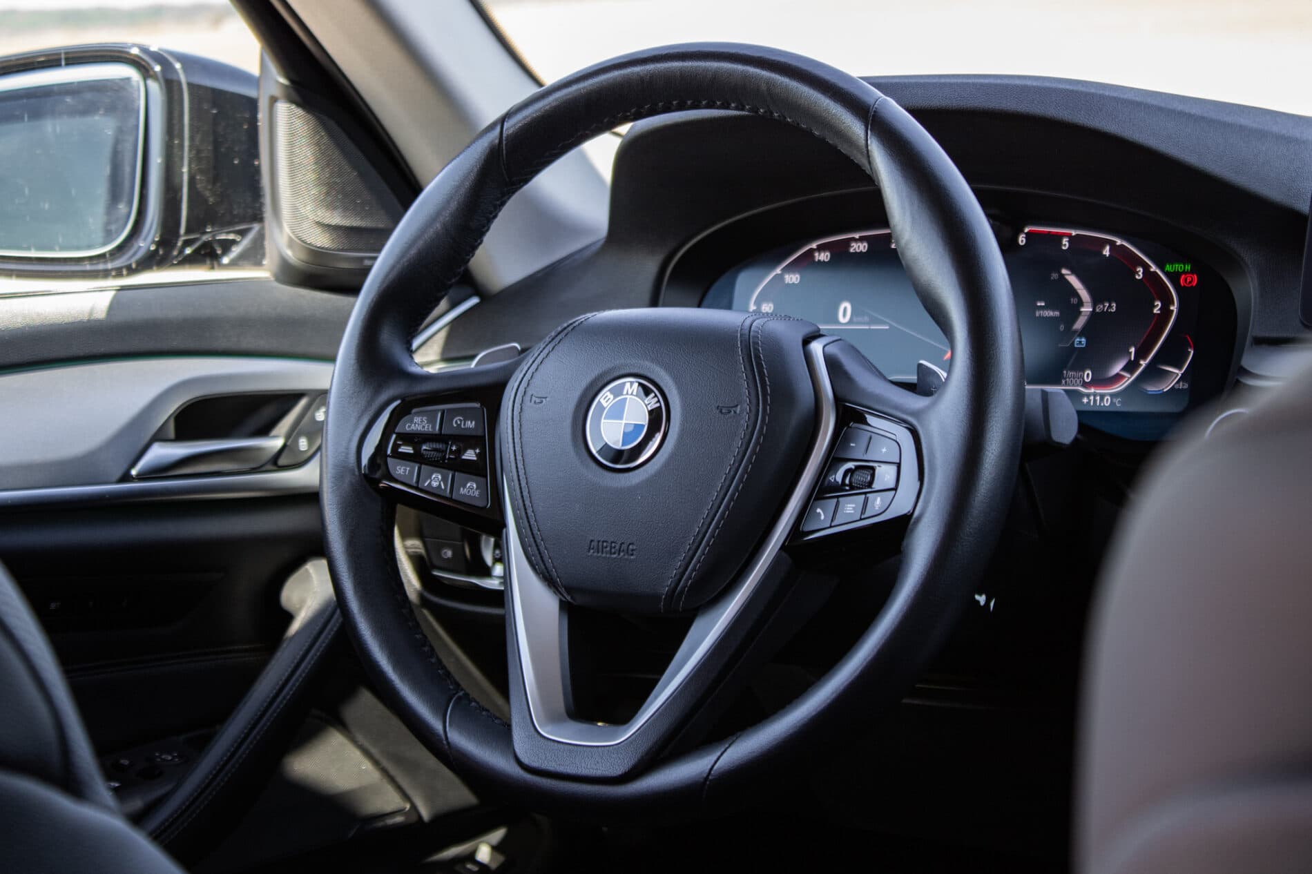 2022 BMW 540d, čierna sedan, 145 997 km