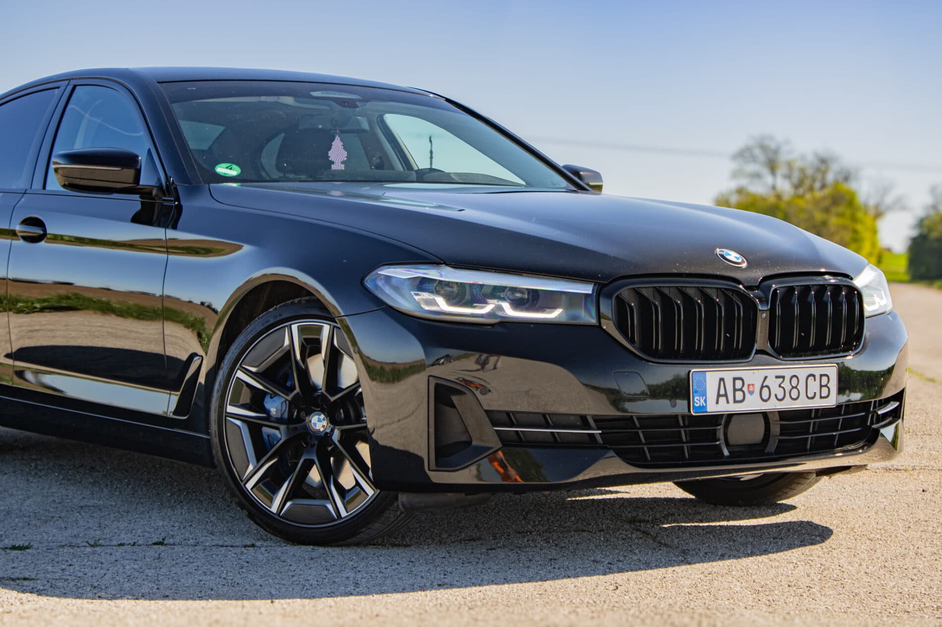 2022 BMW 540d, čierna sedan, 145 997 km