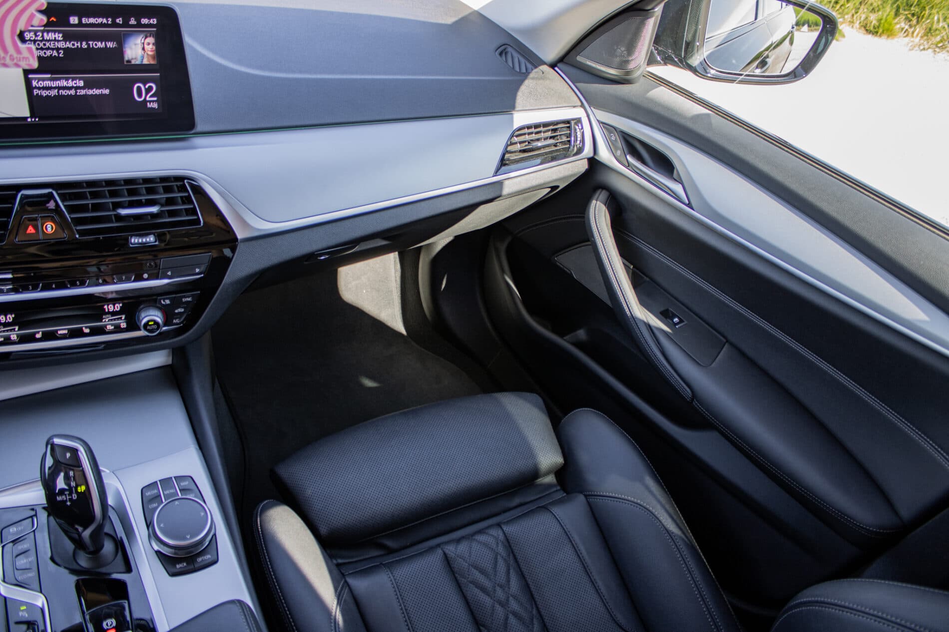 2022 BMW 540d, čierna sedan, 145 997 km