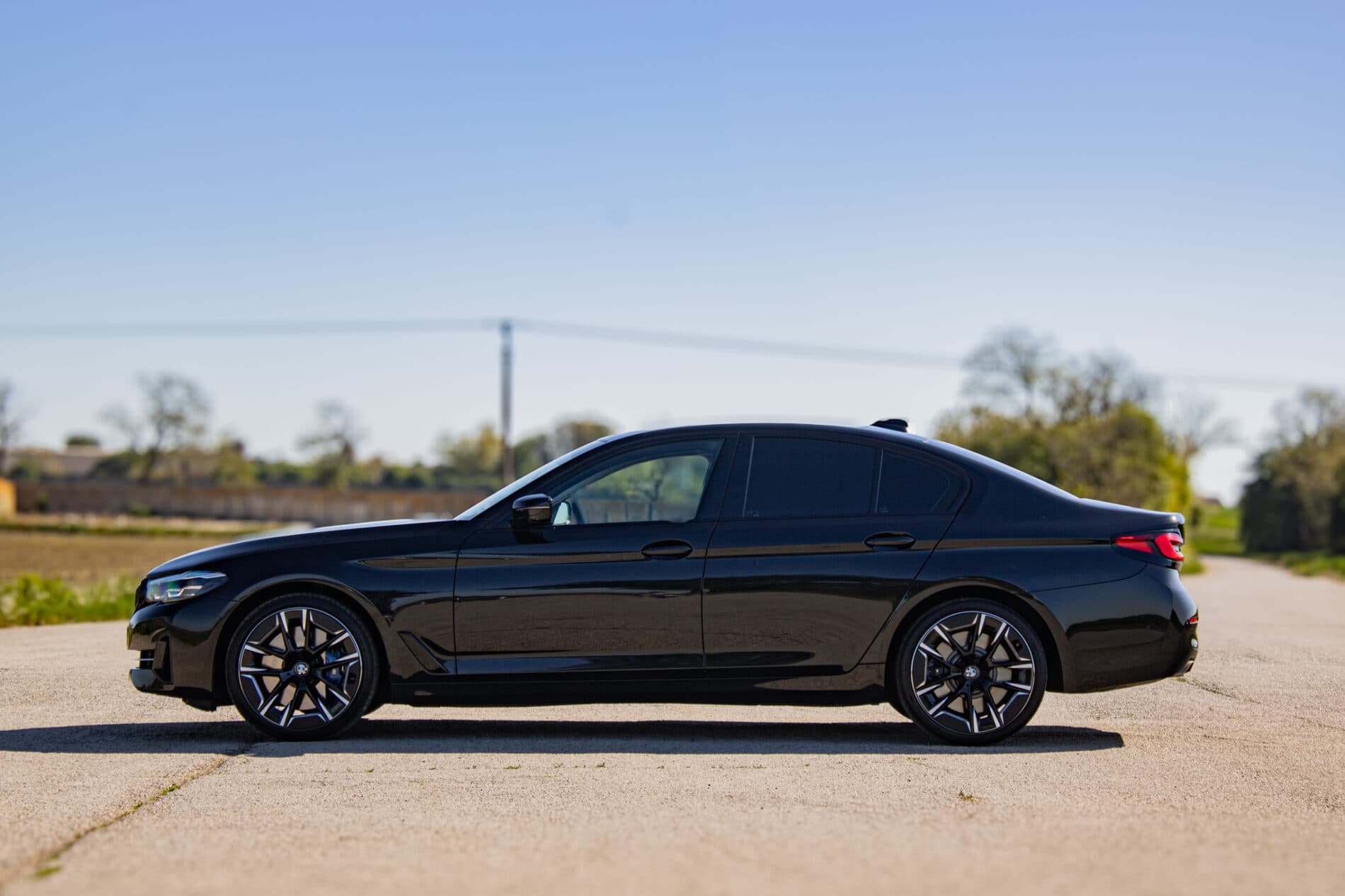 2022 BMW 540d, čierna sedan, 145 997 km