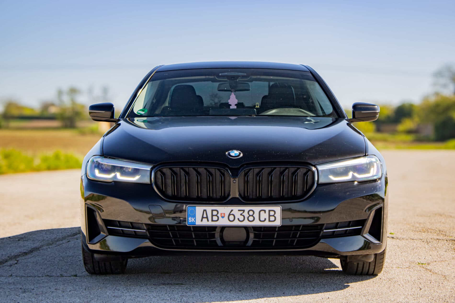 2022 BMW 540d, čierna sedan, 145 997 km
