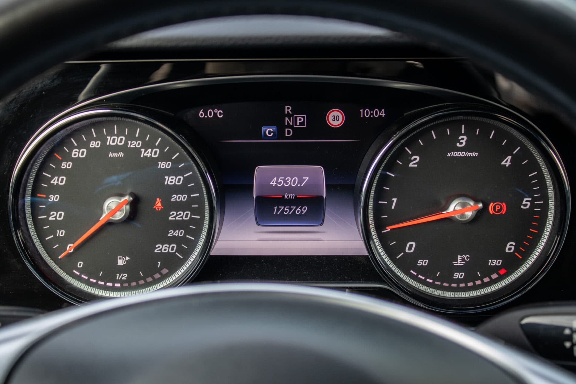 2018 Mercedes-Benz E 350d, sivá kombi, 175 769 km