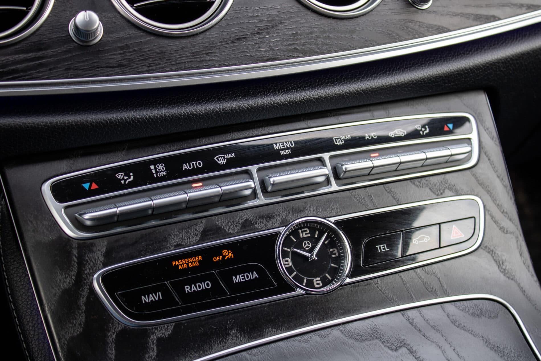 2018 Mercedes-Benz E 350d, sivá kombi, 175 769 km