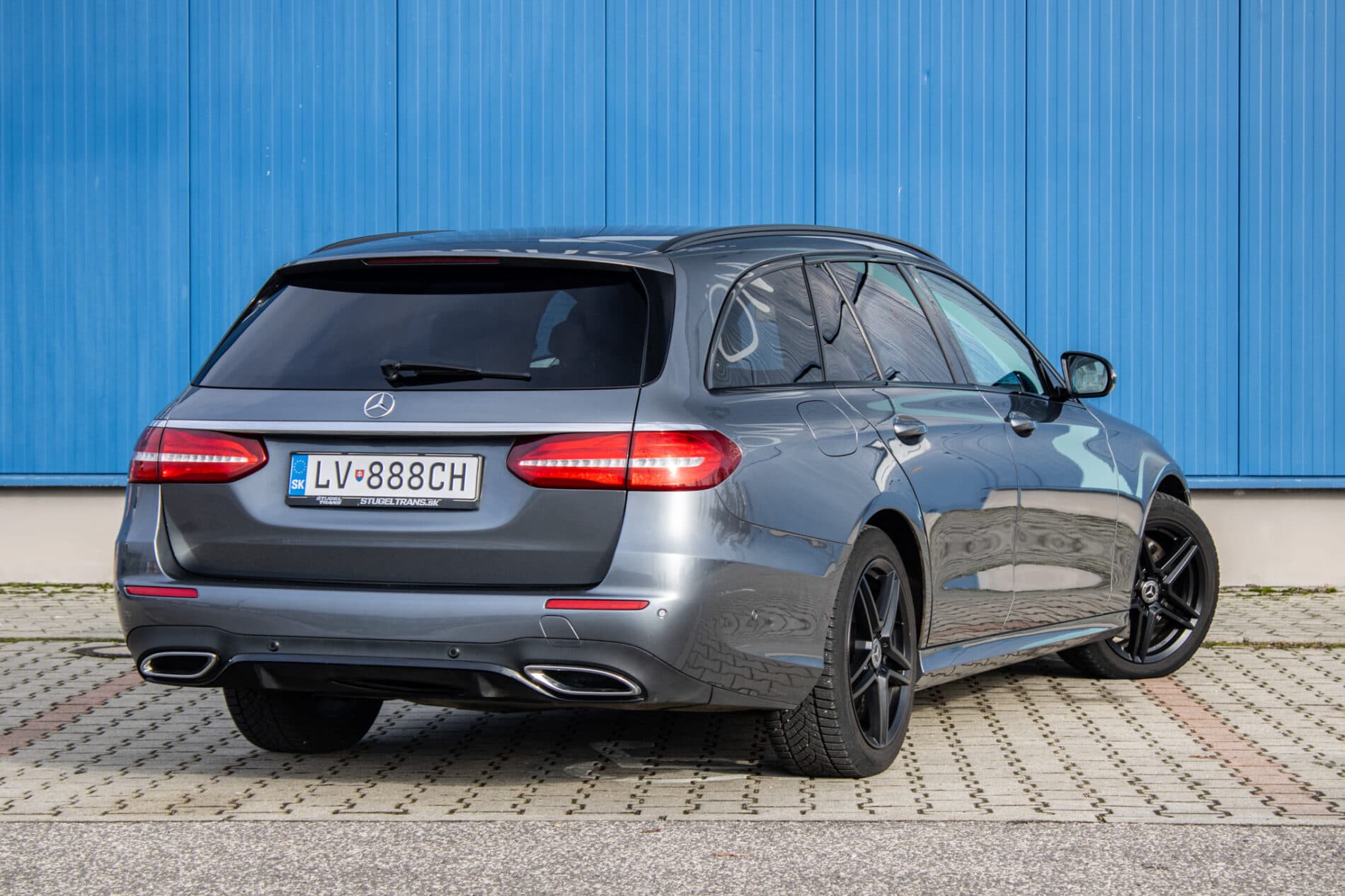 2018 Mercedes-Benz E 350d, sivá kombi, 175 769 km