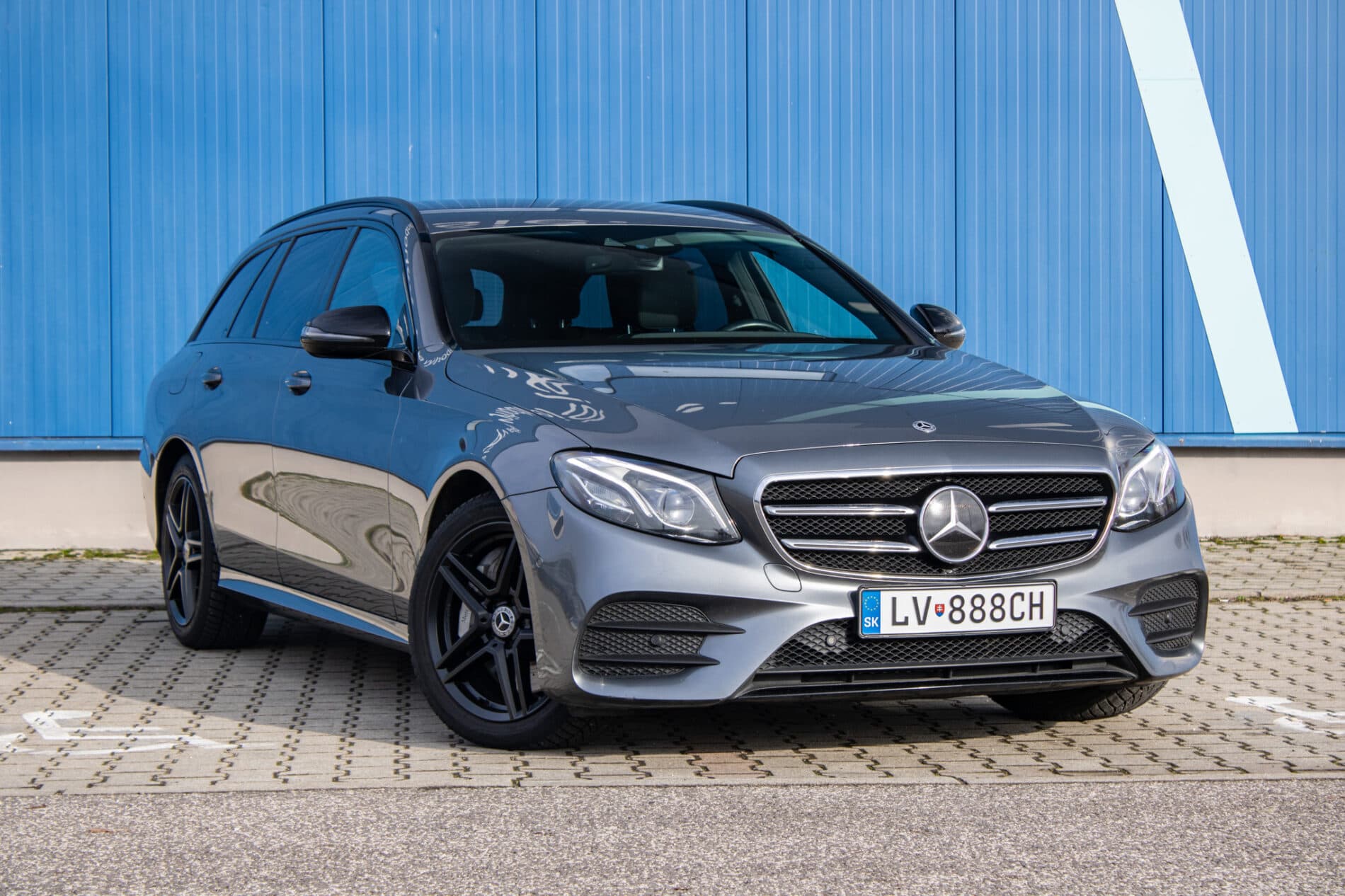 2018 Mercedes-Benz E 350d, sivá kombi, 175 769 km