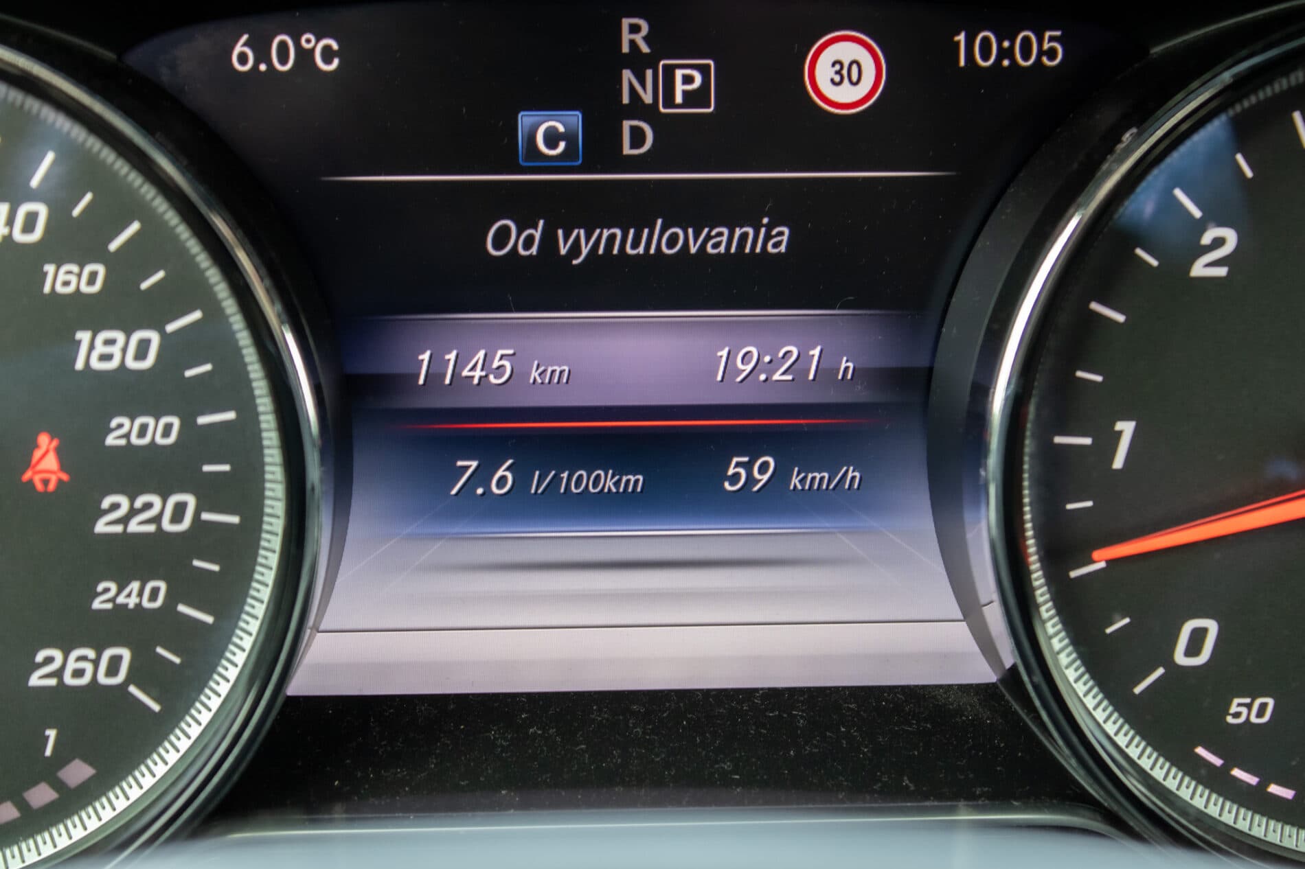 2018 Mercedes-Benz E 350d, sivá kombi, 175 769 km