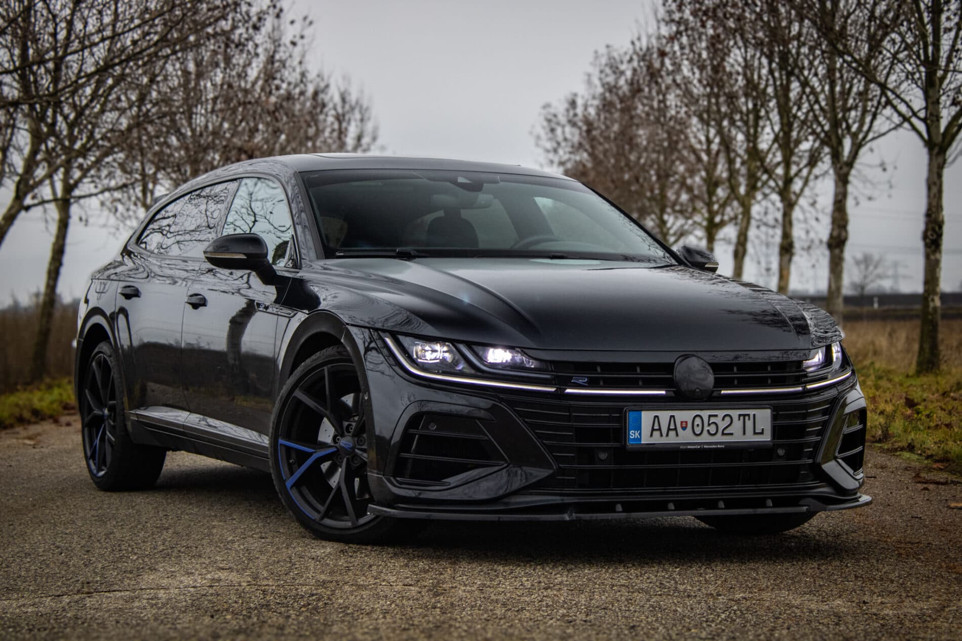 2022 Volkswagen Arteon R, čierna kombi, 40 950 km