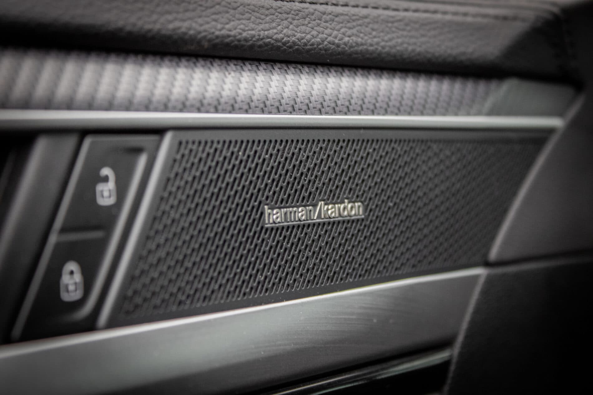 2022 Volkswagen Arteon R, čierna kombi, 40 950 km