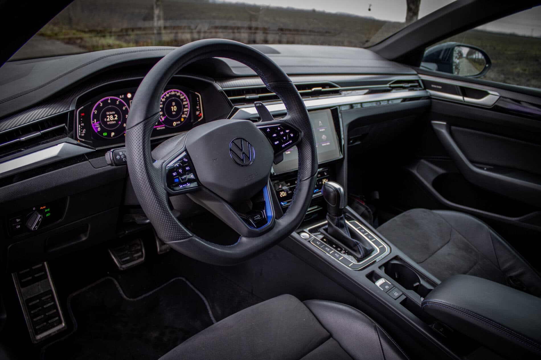 2022 Volkswagen Arteon R, čierna kombi, 40 950 km