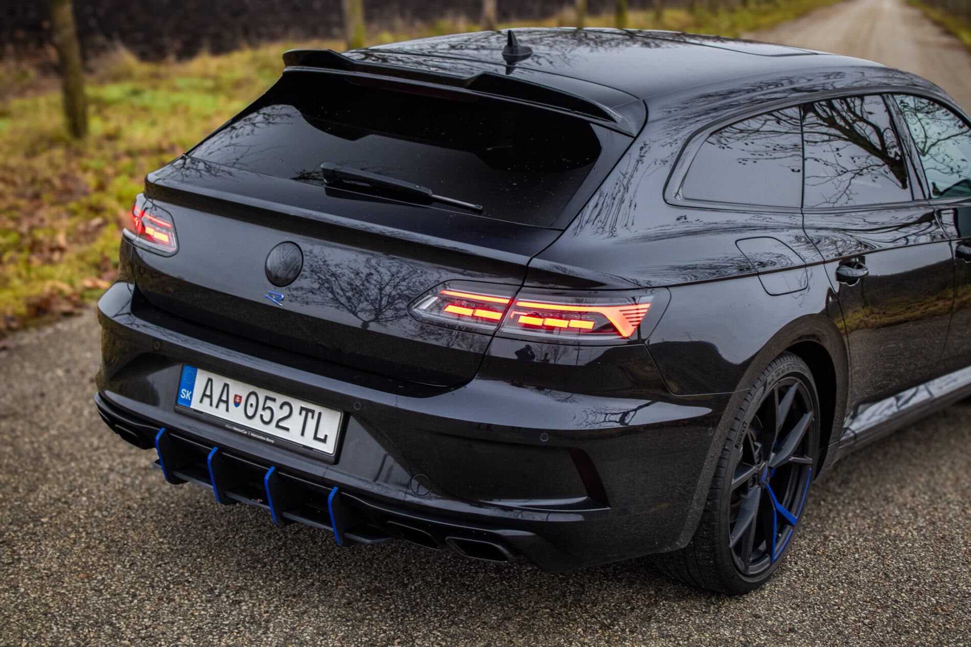 2022 Volkswagen Arteon R, čierna kombi, 40 950 km