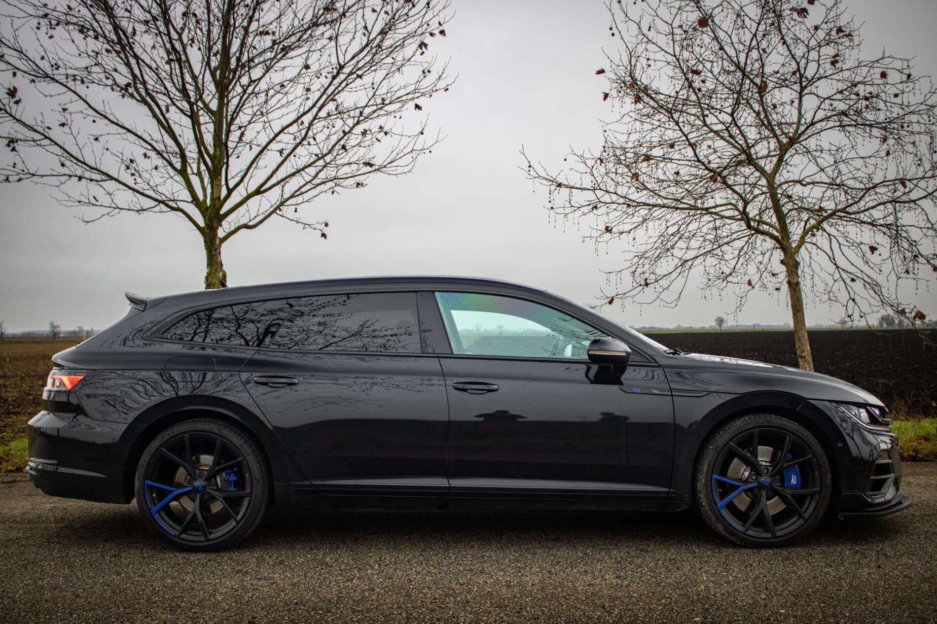 2022 Volkswagen Arteon R, čierna kombi, 40 950 km