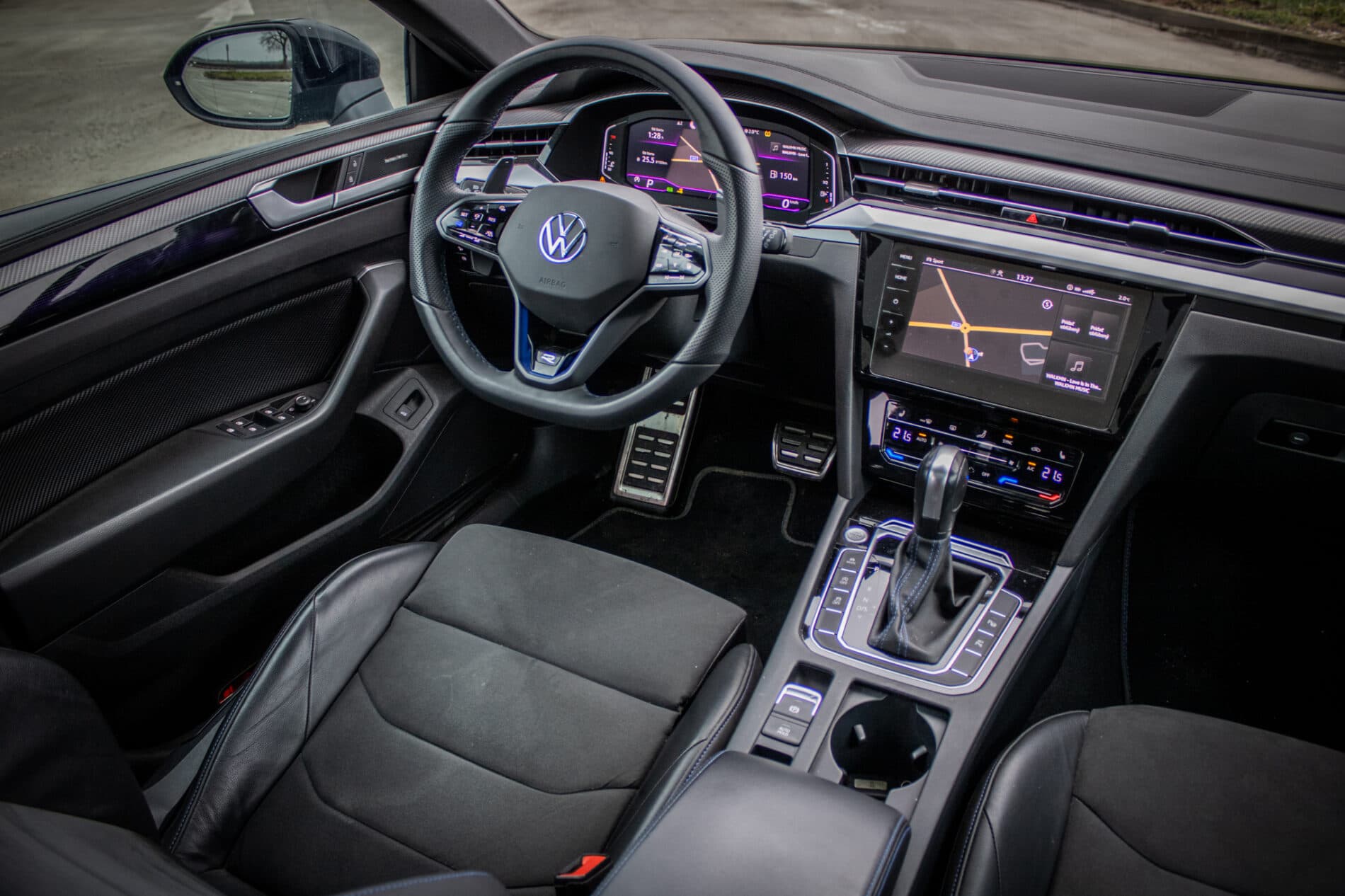 2022 Volkswagen Arteon R, čierna kombi, 40 950 km